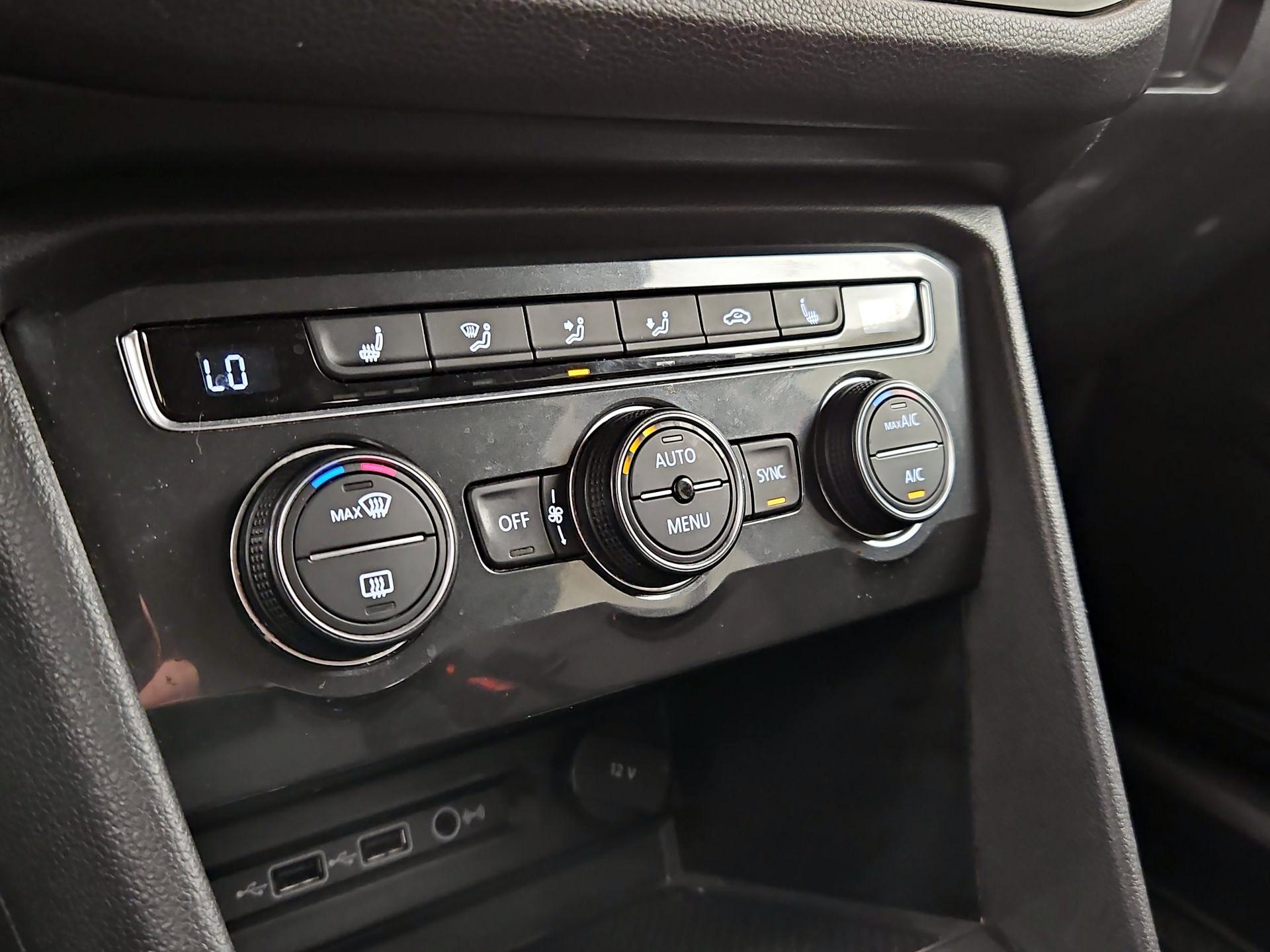 Thumbnail: 2018 Volkswagen Tiguan - 16