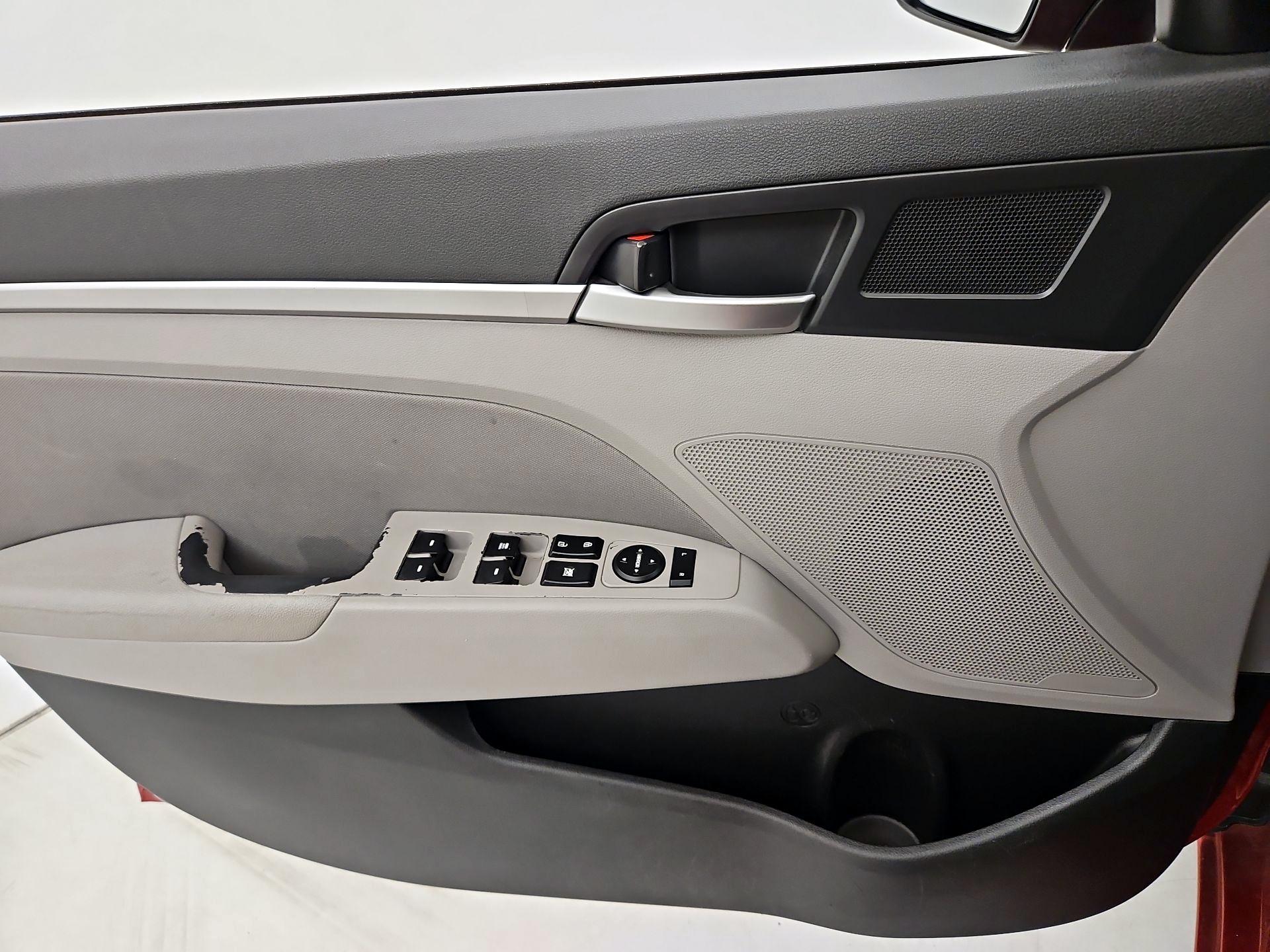 Thumbnail: 2019 Hyundai Elantra - 12