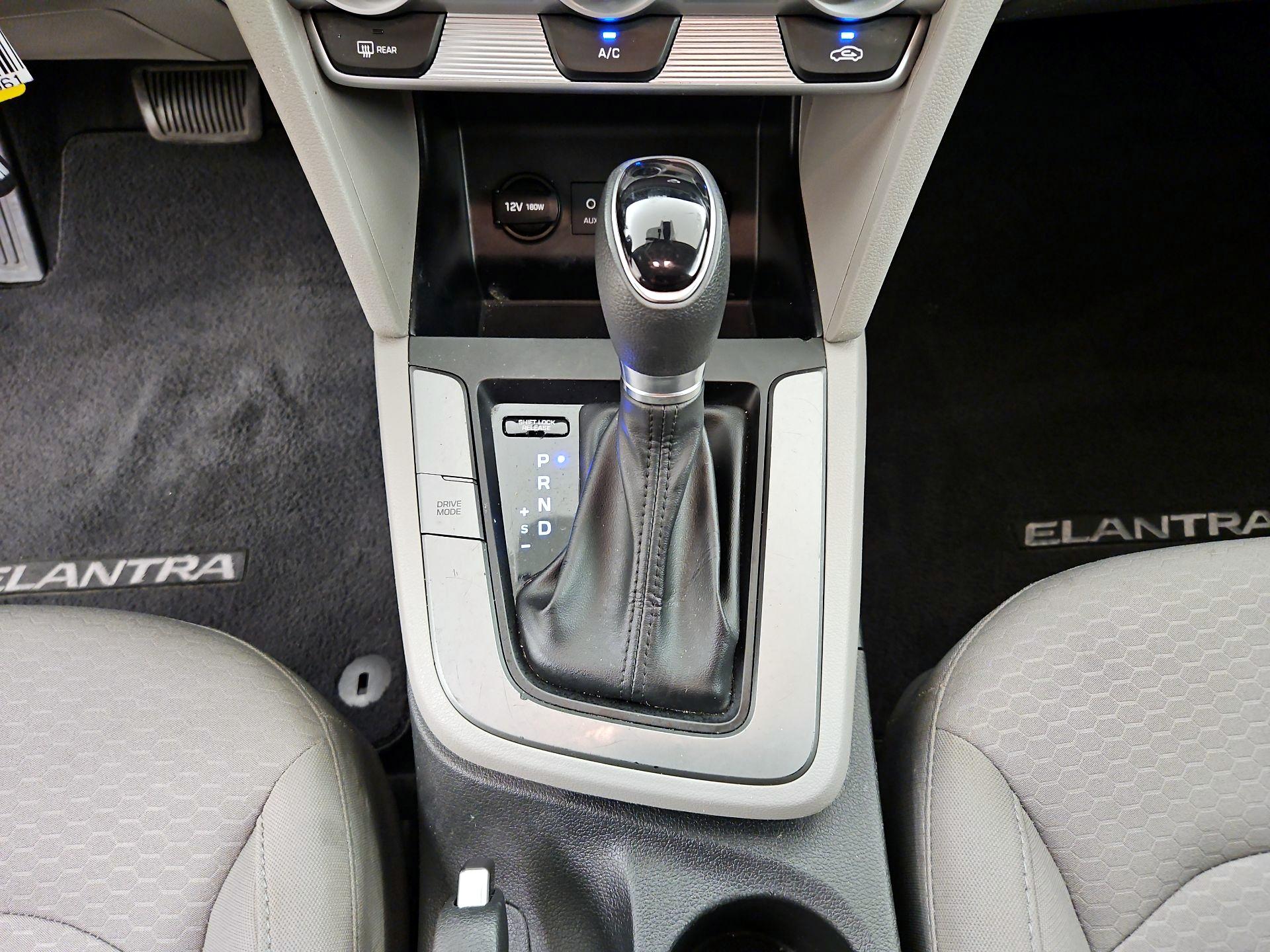 Thumbnail: 2019 Hyundai Elantra - 17