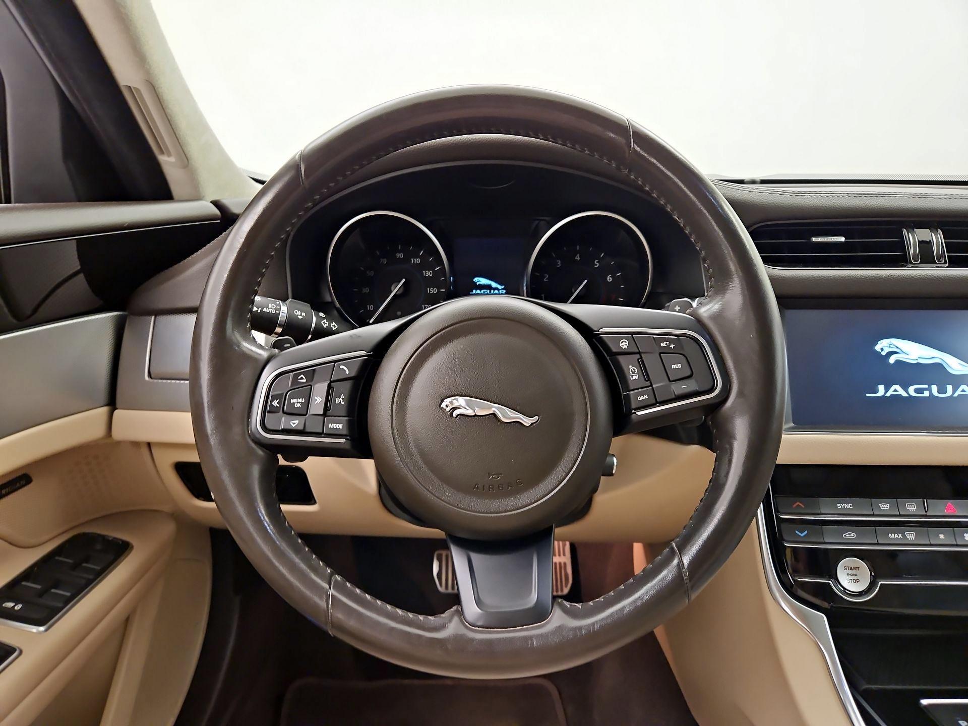 Thumbnail: 2020 Jaguar XF - 10