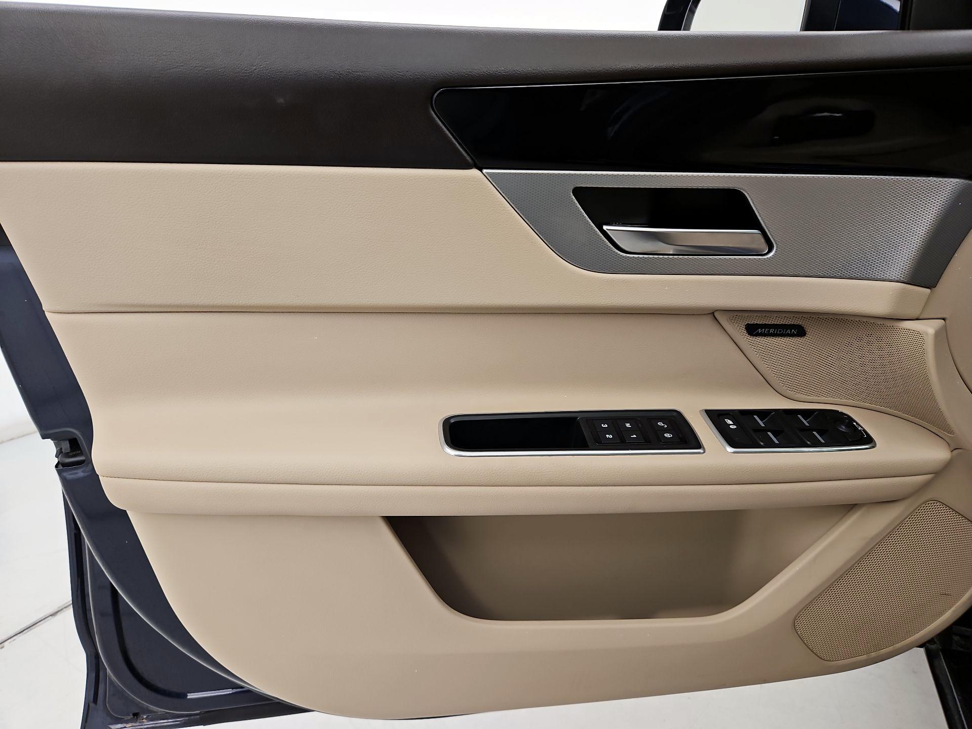 Thumbnail: 2020 Jaguar XF - 12