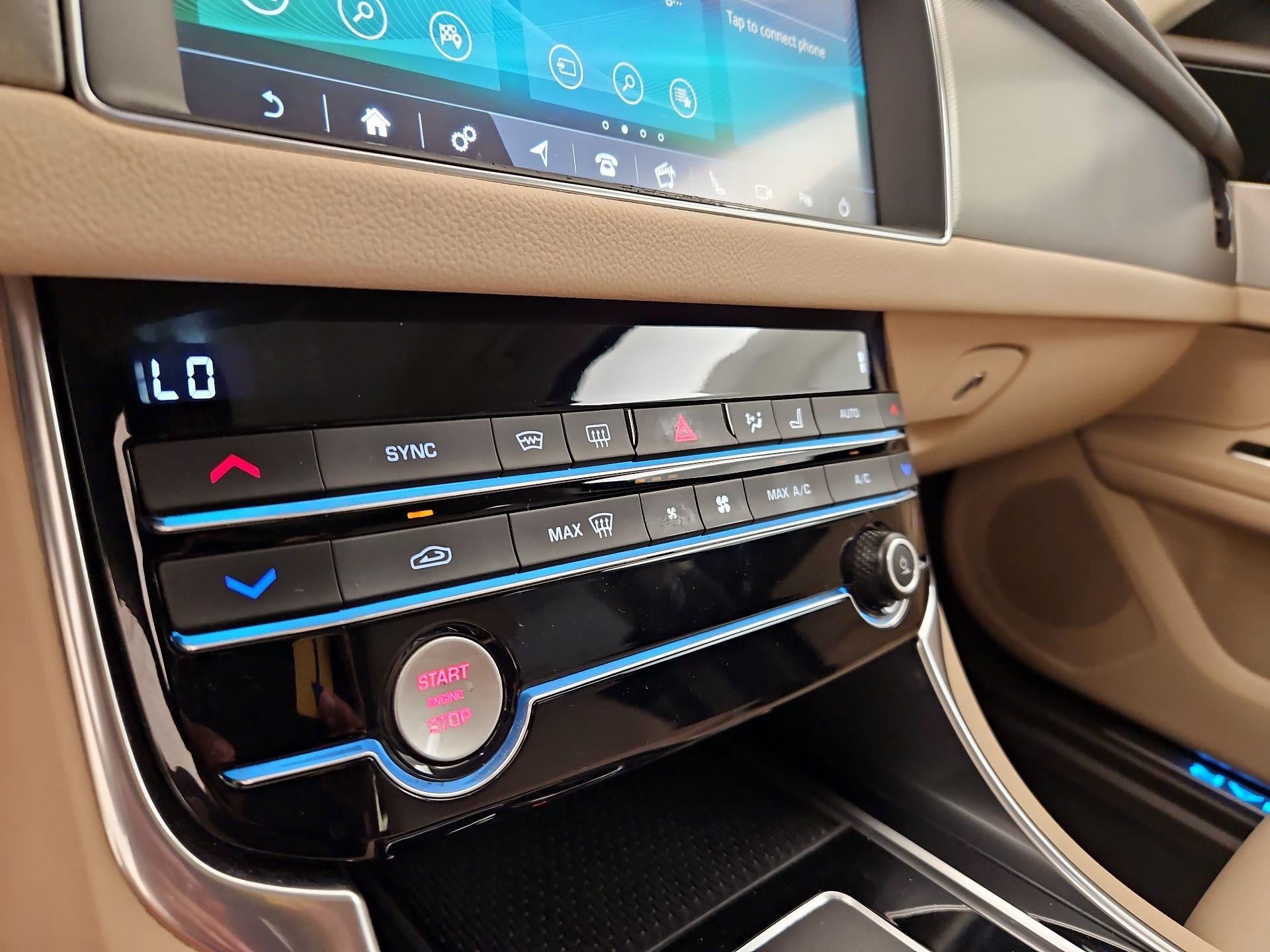 Thumbnail: 2020 Jaguar XF - 16