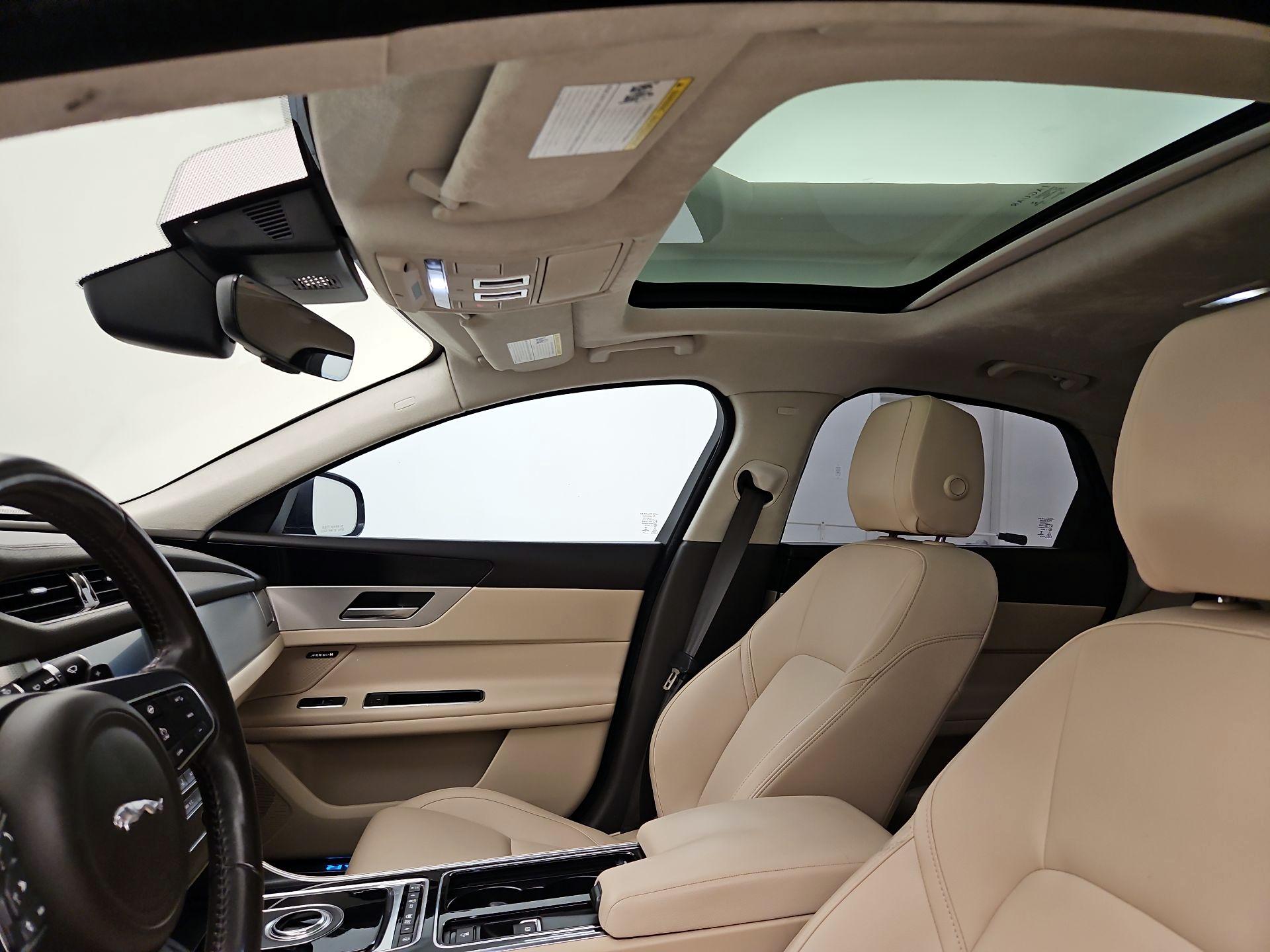 Thumbnail: 2020 Jaguar XF - 19