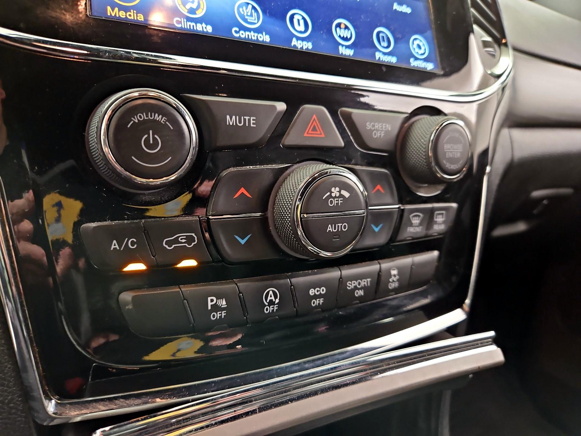 Thumbnail: 2020 Jeep Grand Cherokee - 17