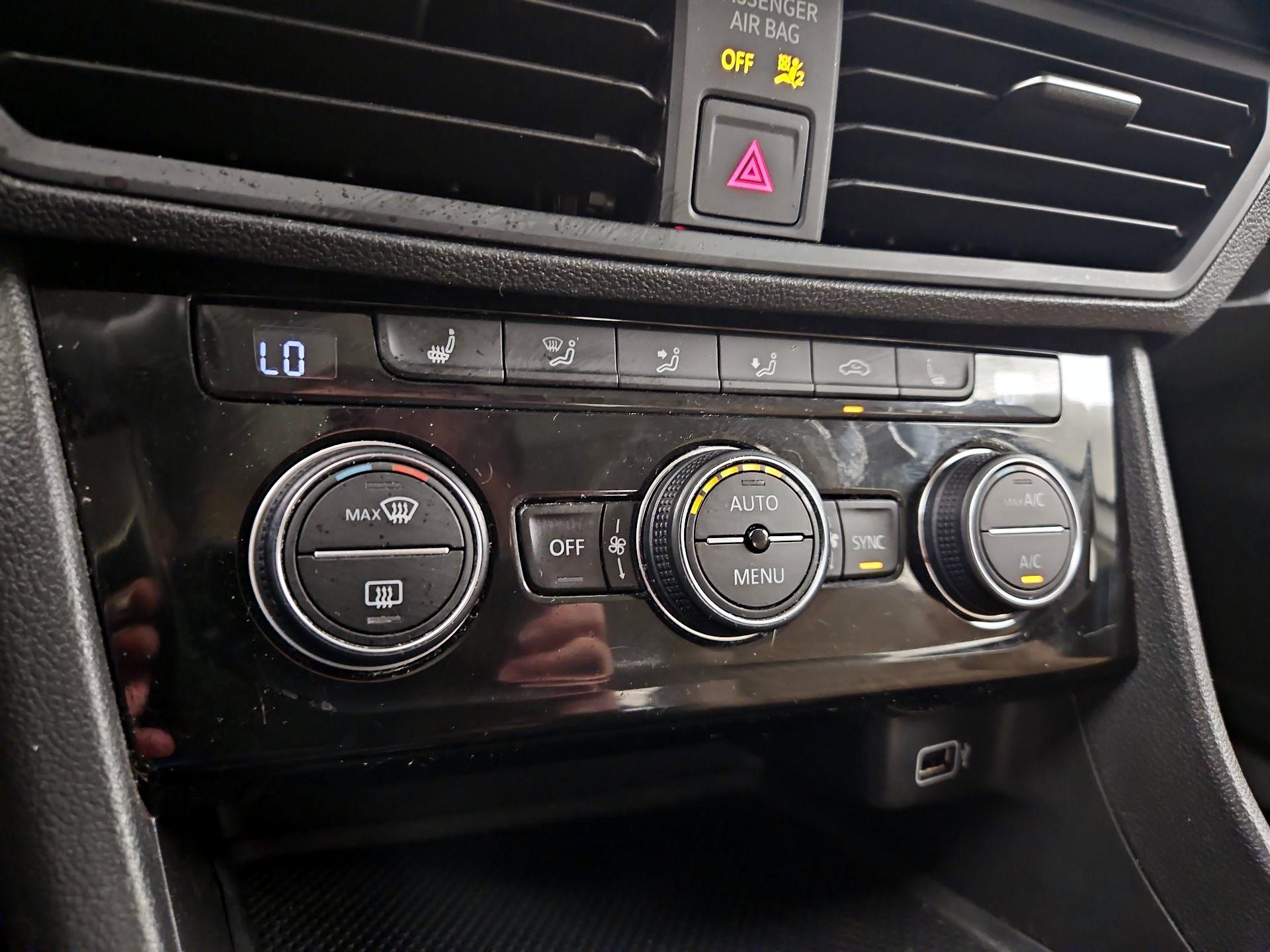 Thumbnail: 2019 Volkswagen Jetta - 15