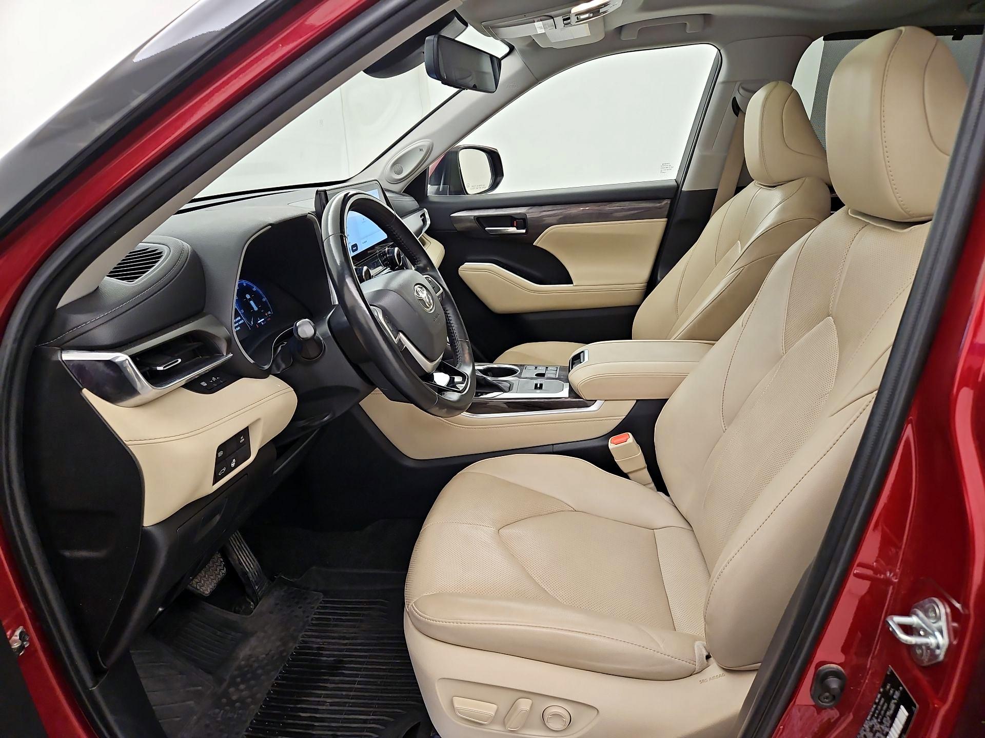 Thumbnail: 2023 Toyota Highlander - 11