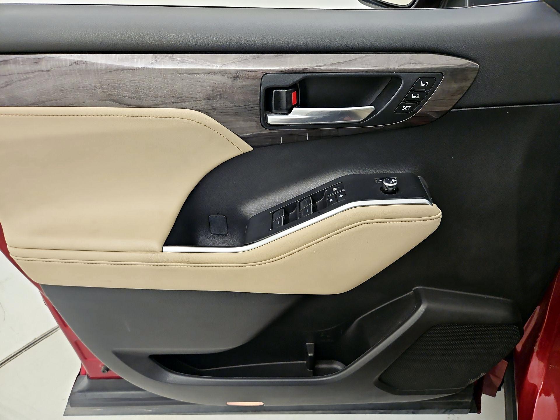 Thumbnail: 2023 Toyota Highlander - 12