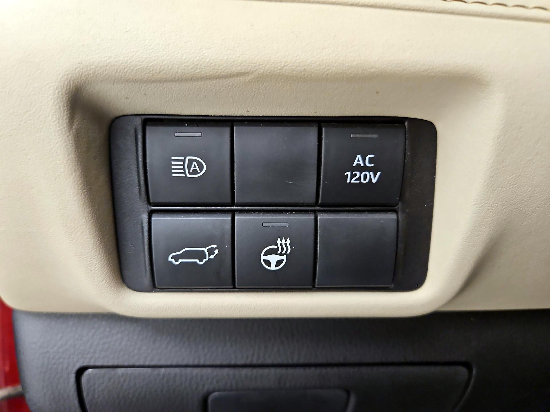 Thumbnail: 2023 Toyota Highlander - 13