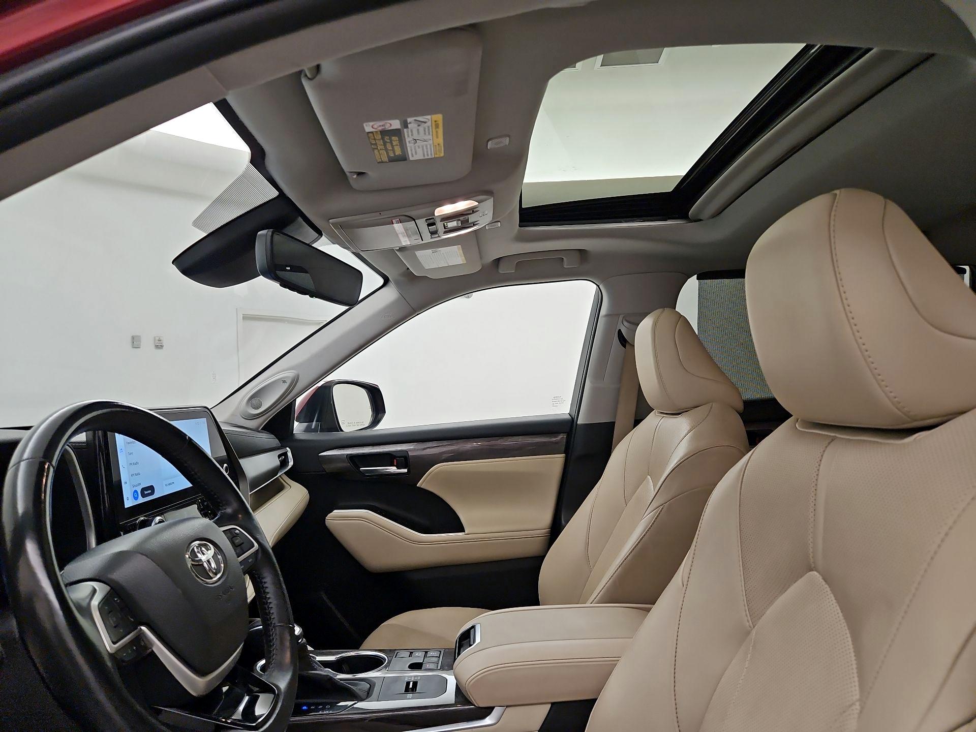 Thumbnail: 2023 Toyota Highlander - 19