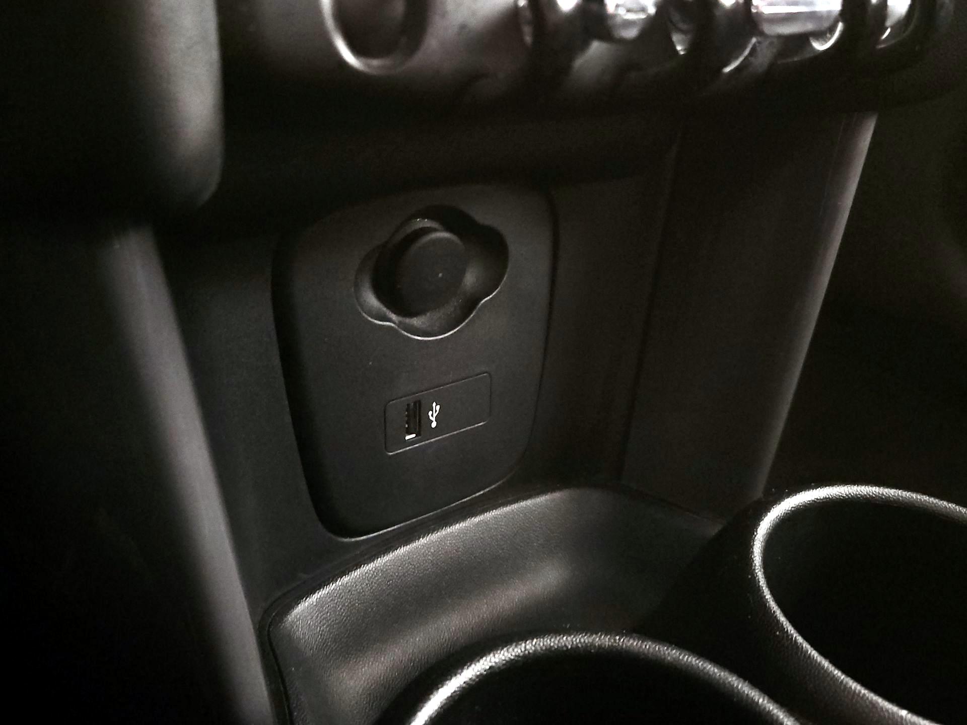 Thumbnail: 2020 MINI Cooper Hardtop - 18