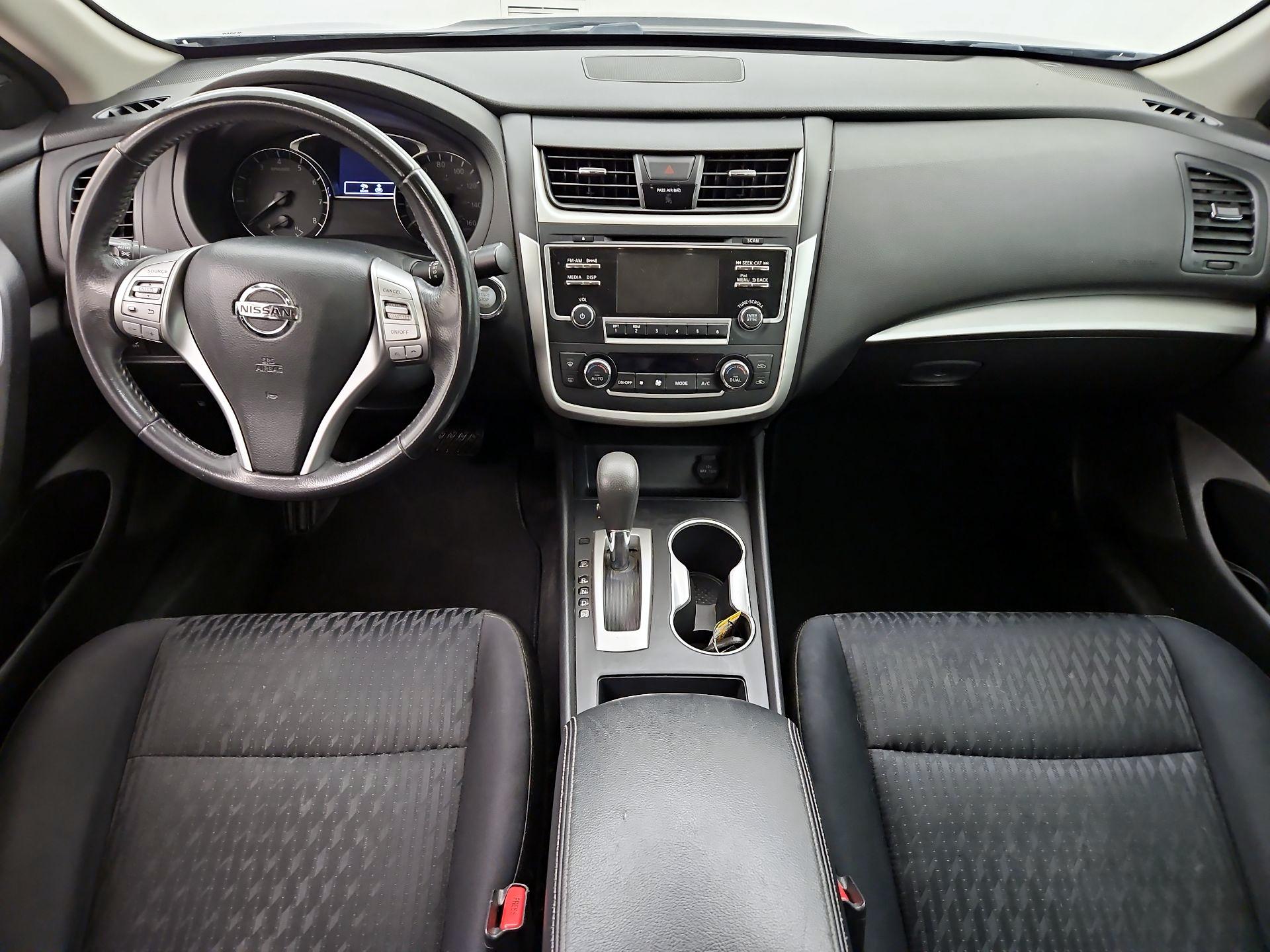 Thumbnail: 2017 Nissan Altima - 9