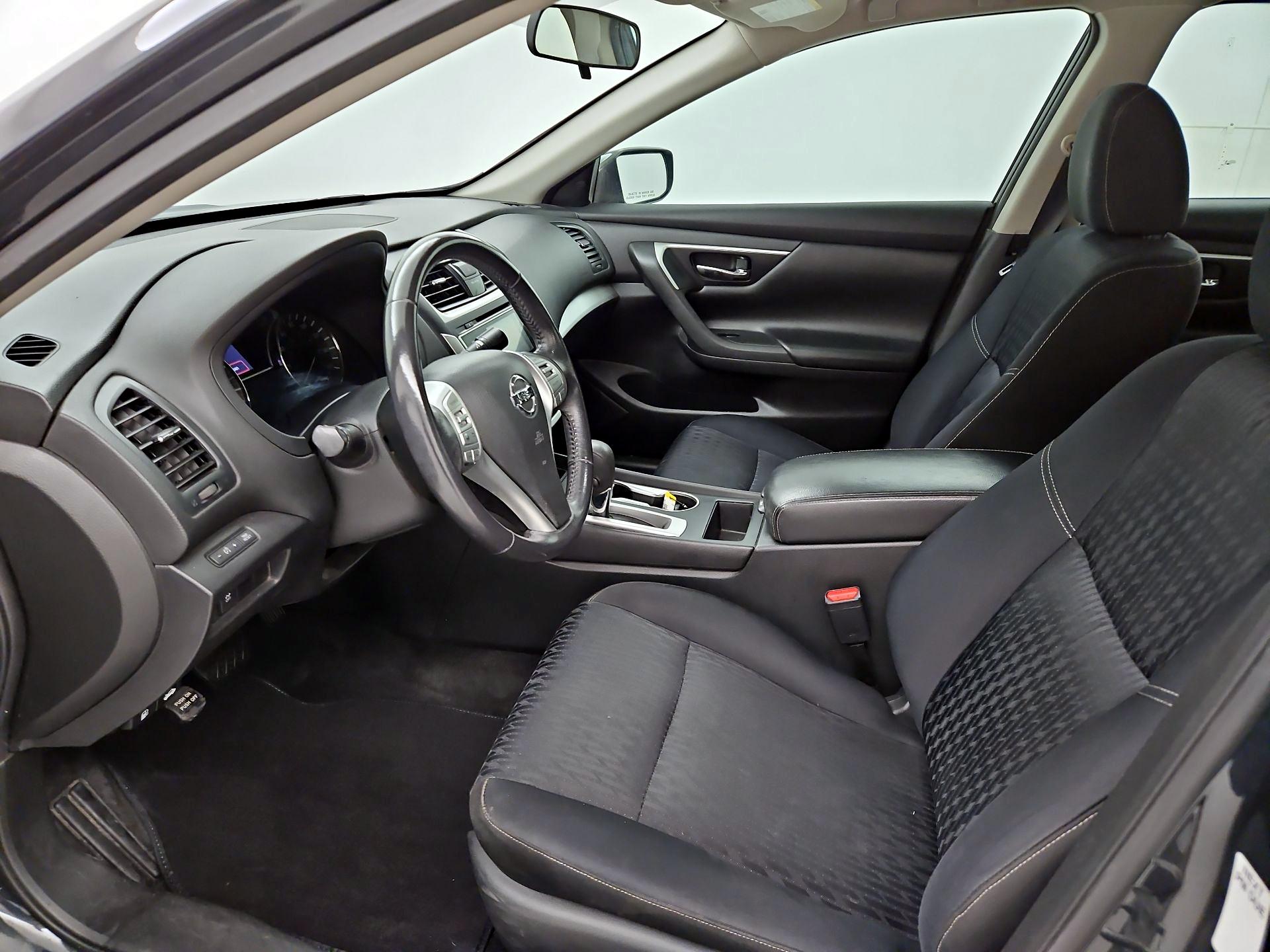 Thumbnail: 2017 Nissan Altima - 11