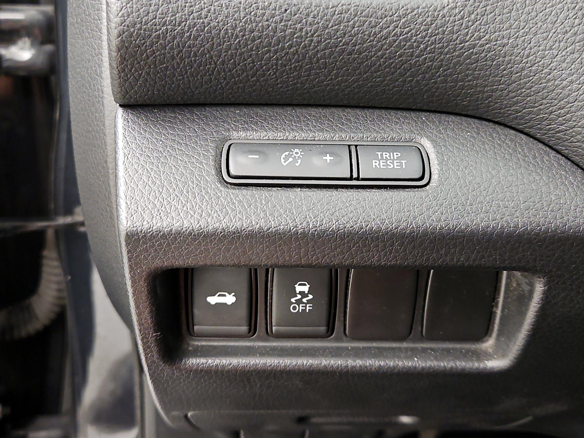 Thumbnail: 2017 Nissan Altima - 13