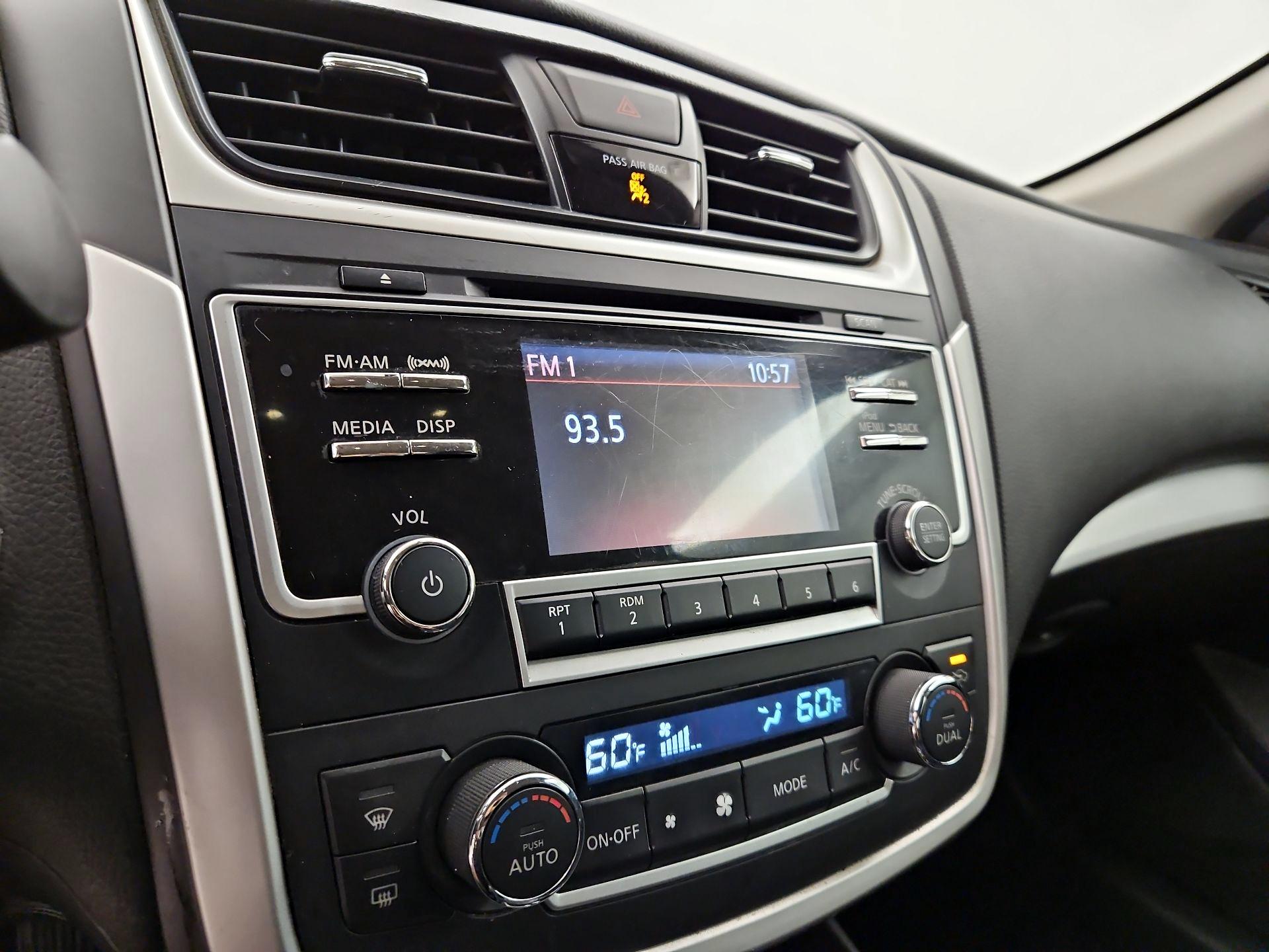 Thumbnail: 2017 Nissan Altima - 15