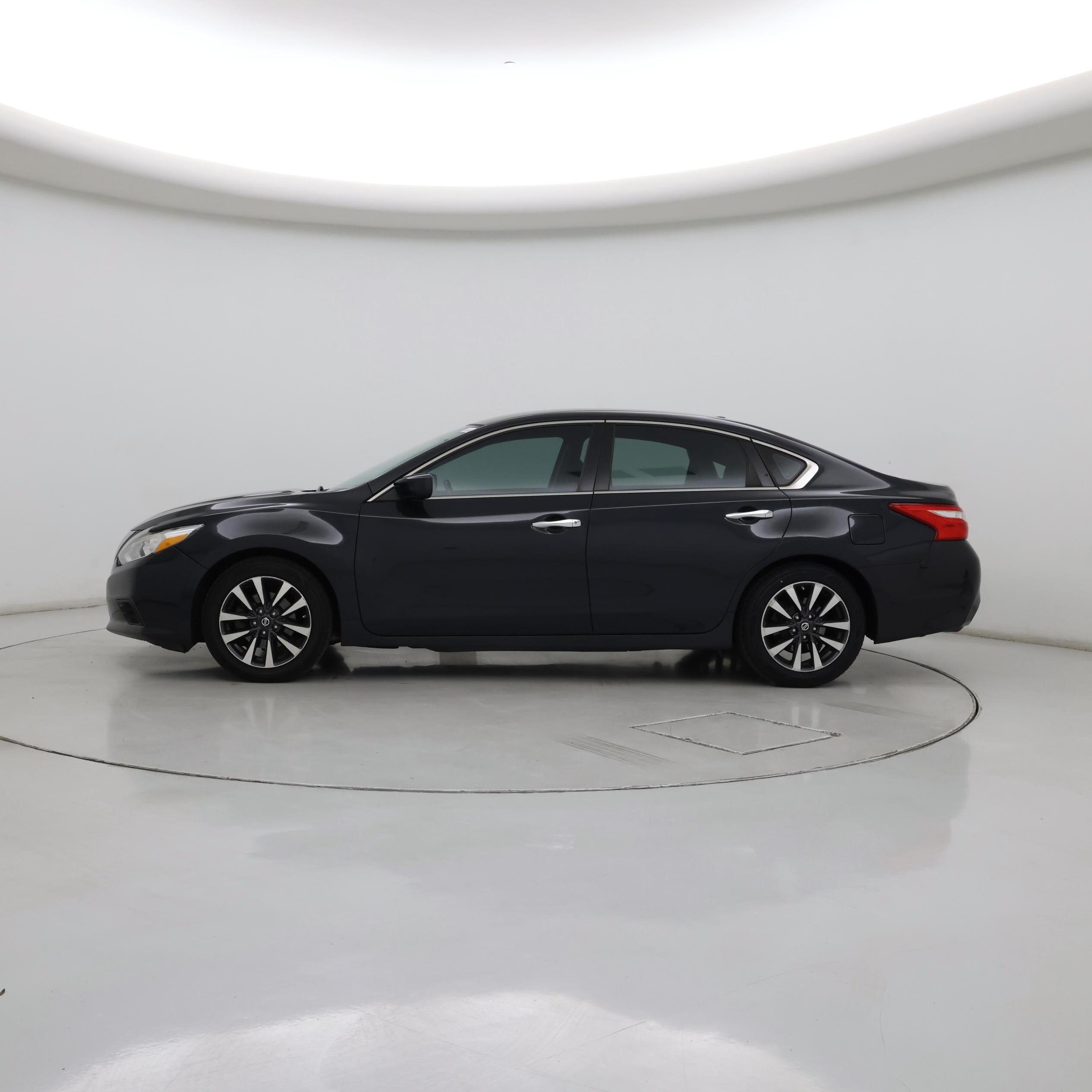 Thumbnail: 2017 Nissan Altima - 3