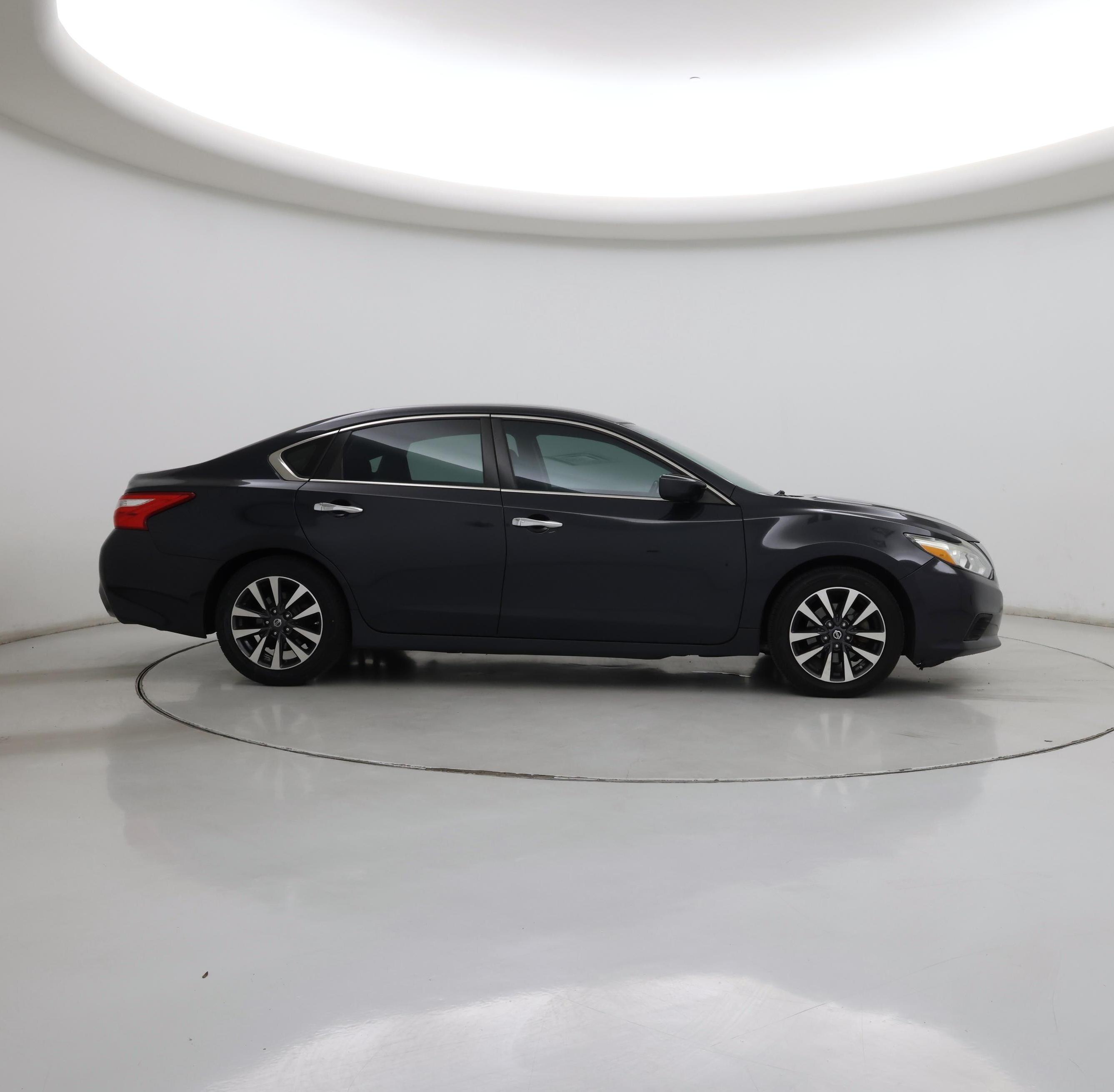 Thumbnail: 2017 Nissan Altima - 7