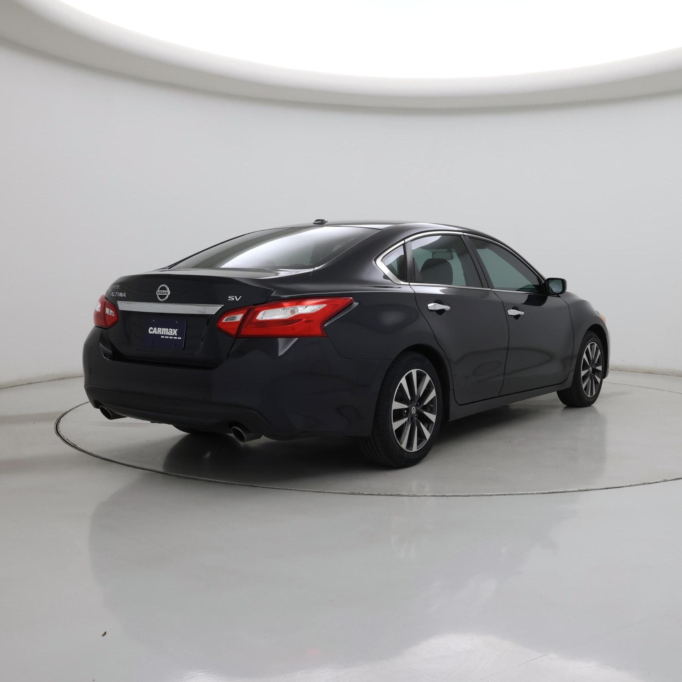 Thumbnail: 2017 Nissan Altima - 8