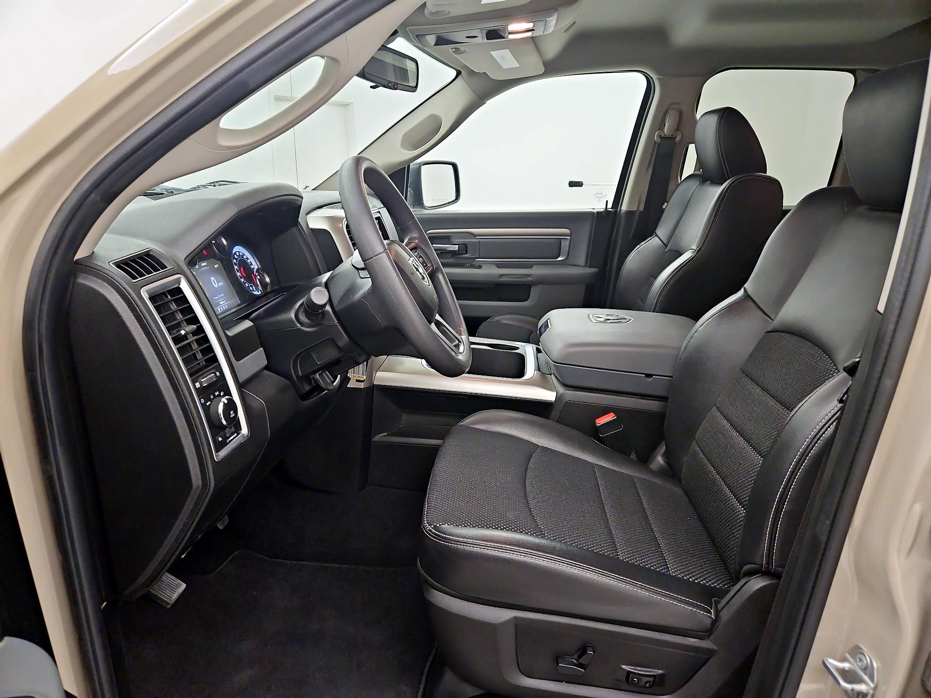 Thumbnail: 2019 RAM 1500 Classic - 11