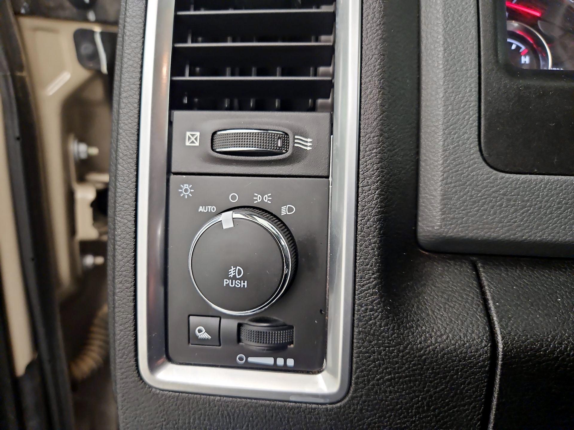 Thumbnail: 2019 RAM 1500 Classic - 13