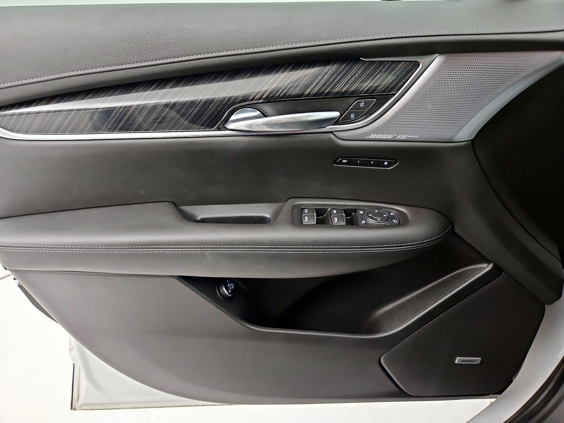 Thumbnail: 2022 Cadillac XT6 - 12