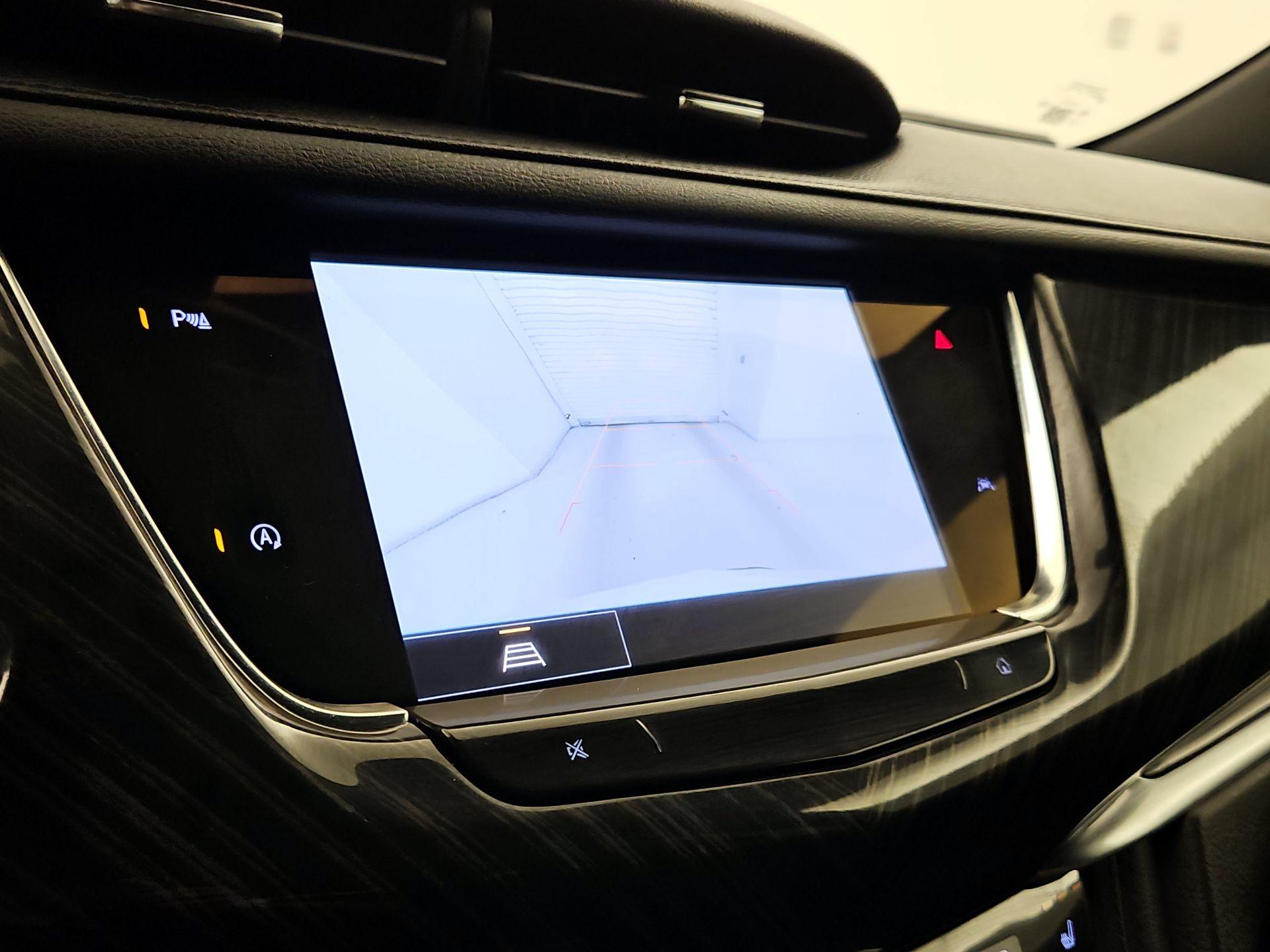 Thumbnail: 2022 Cadillac XT6 - 15