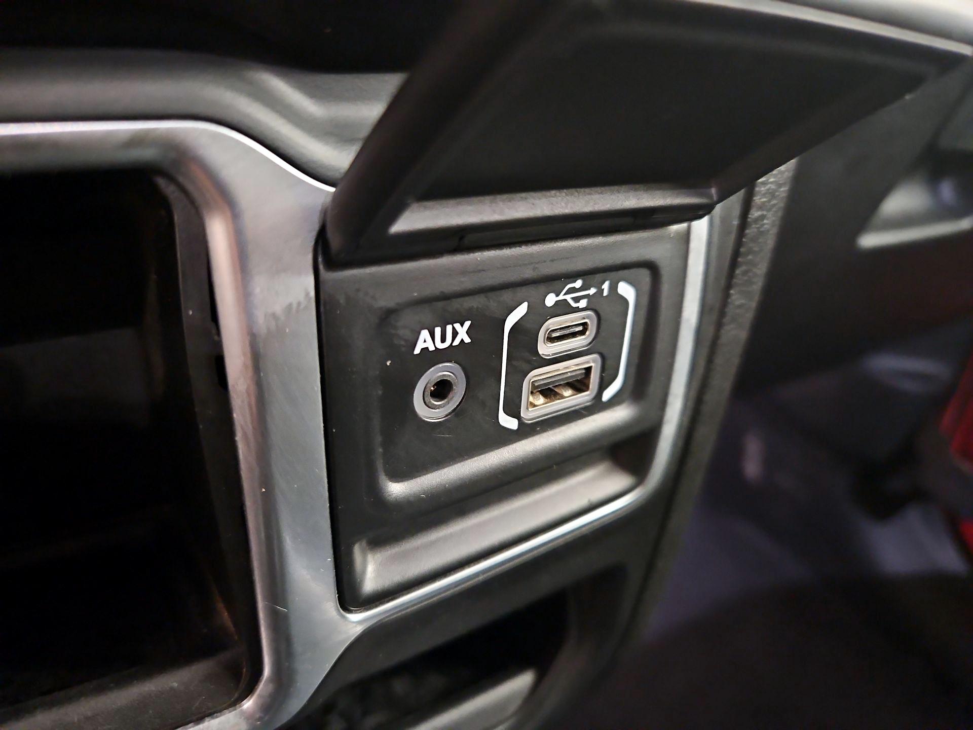 Thumbnail: 2021 Jeep Wrangler - 18