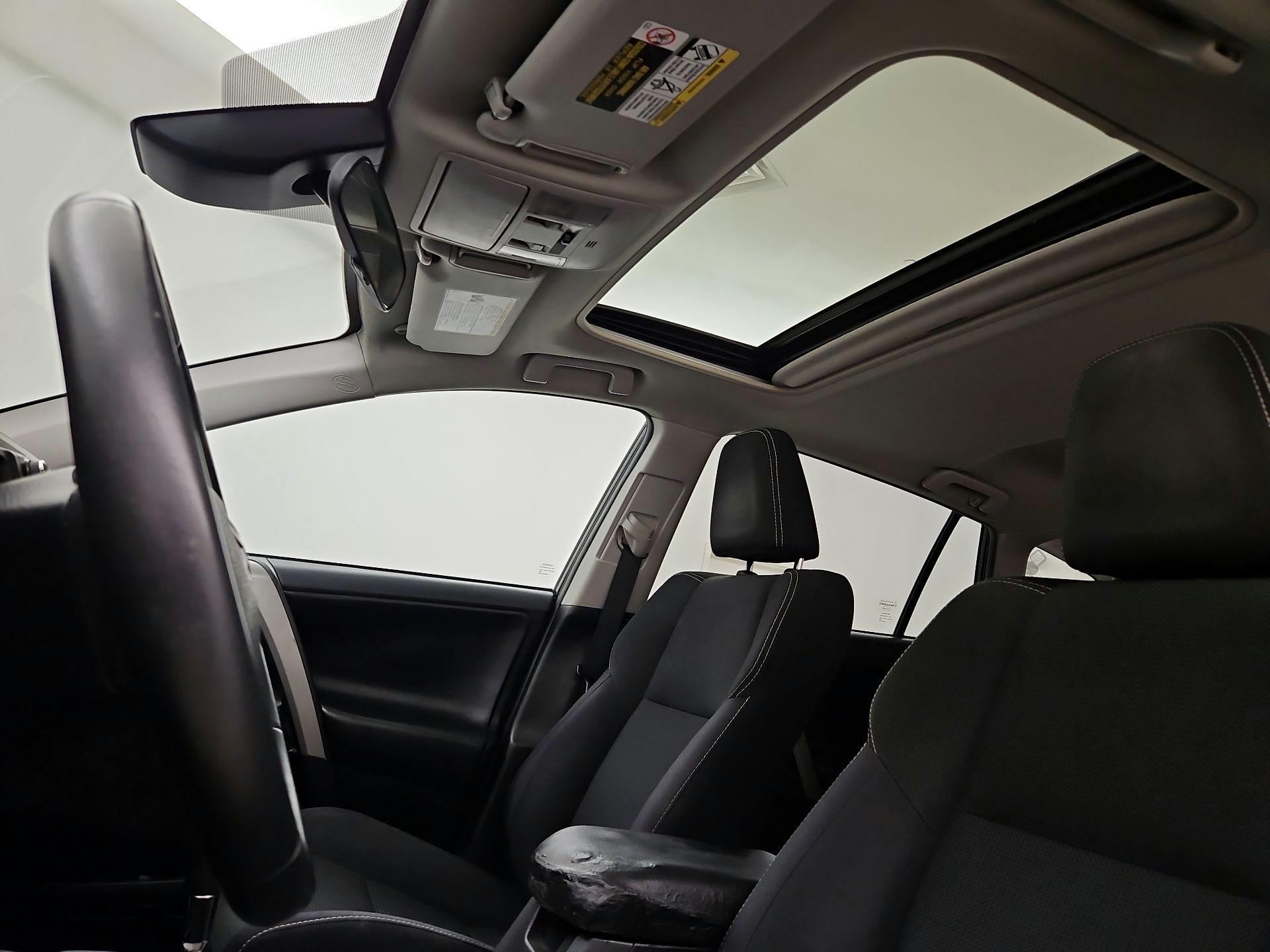 Thumbnail: 2018 Toyota RAV4 - 19