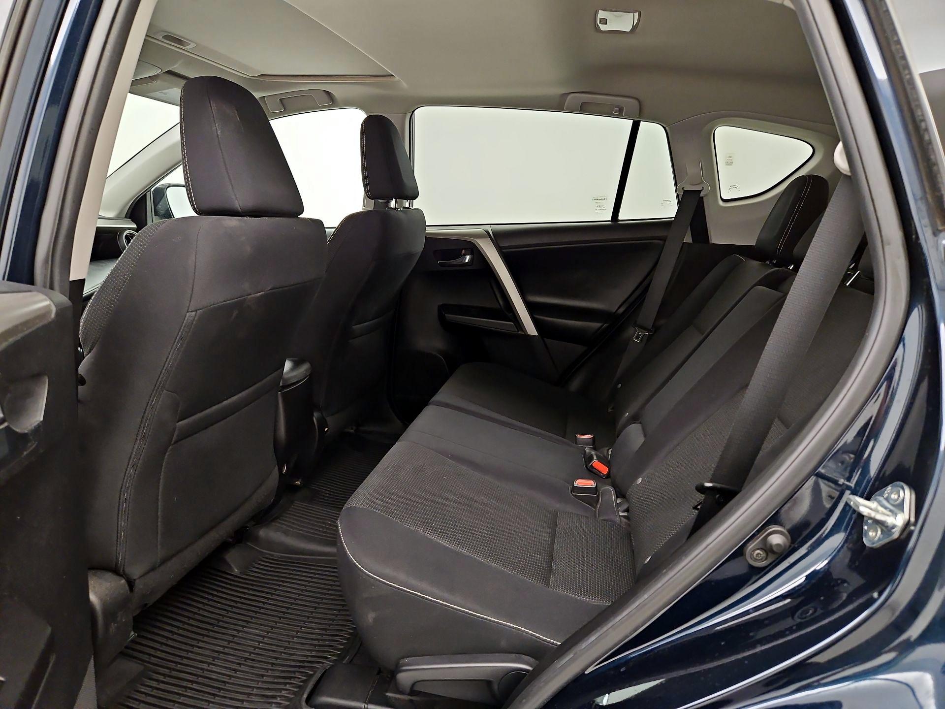 Thumbnail: 2018 Toyota RAV4 - 20