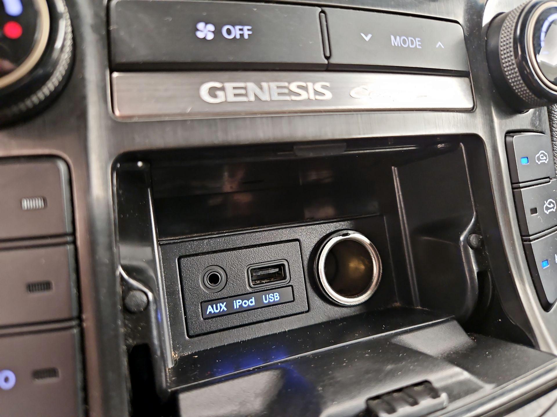 Thumbnail: 2014 Hyundai Genesis - 17