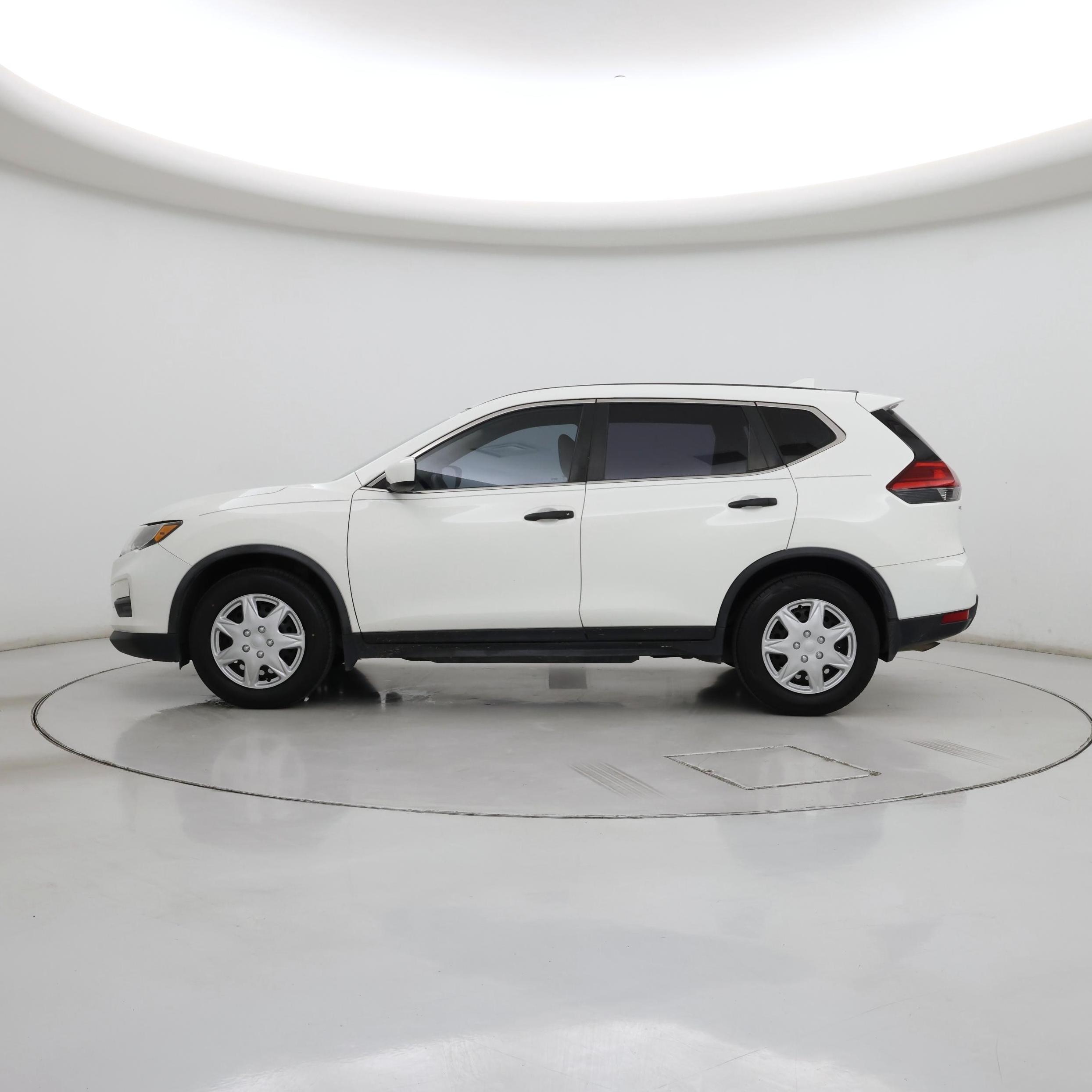 Thumbnail: 2017 Nissan Rogue - 3
