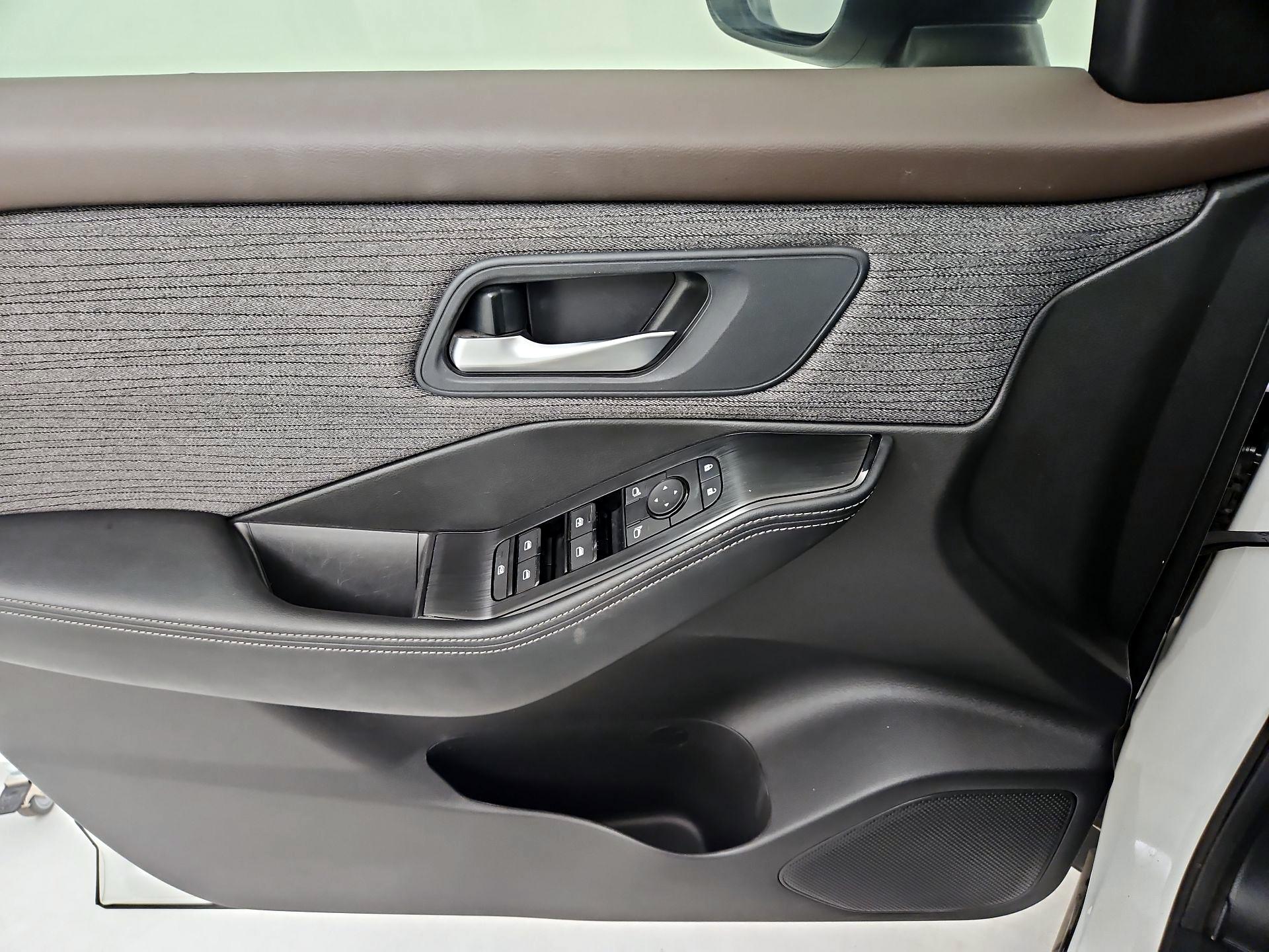 Thumbnail: 2023 Nissan Rogue - 12