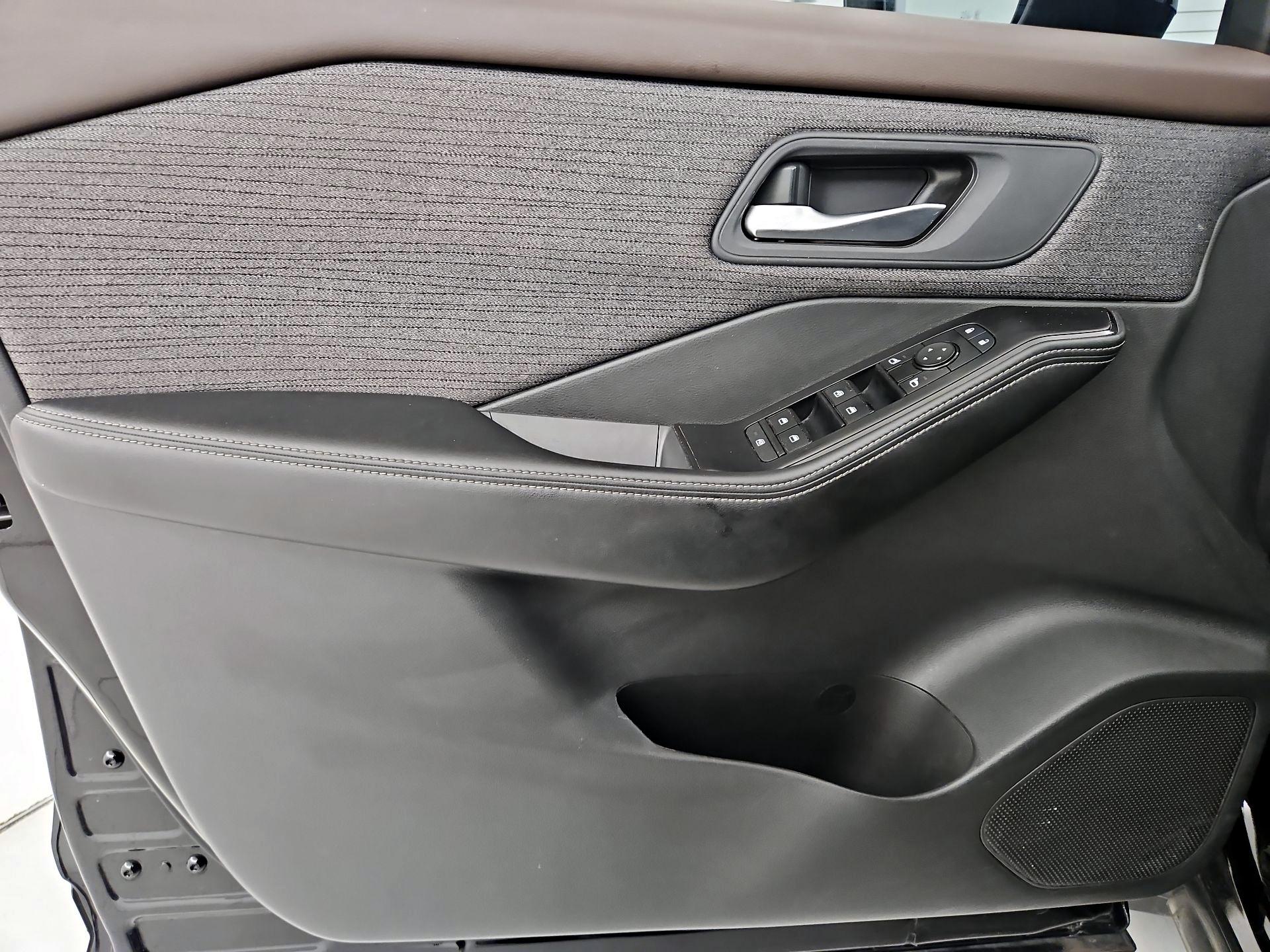 Thumbnail: 2022 Nissan Rogue - 12