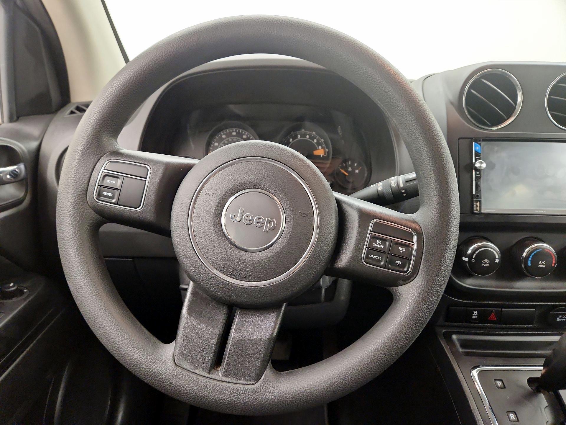 Thumbnail: 2015 Jeep Compass - 10