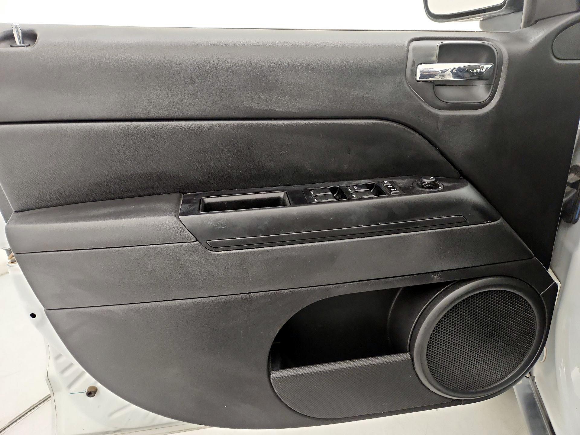 Thumbnail: 2015 Jeep Compass - 12