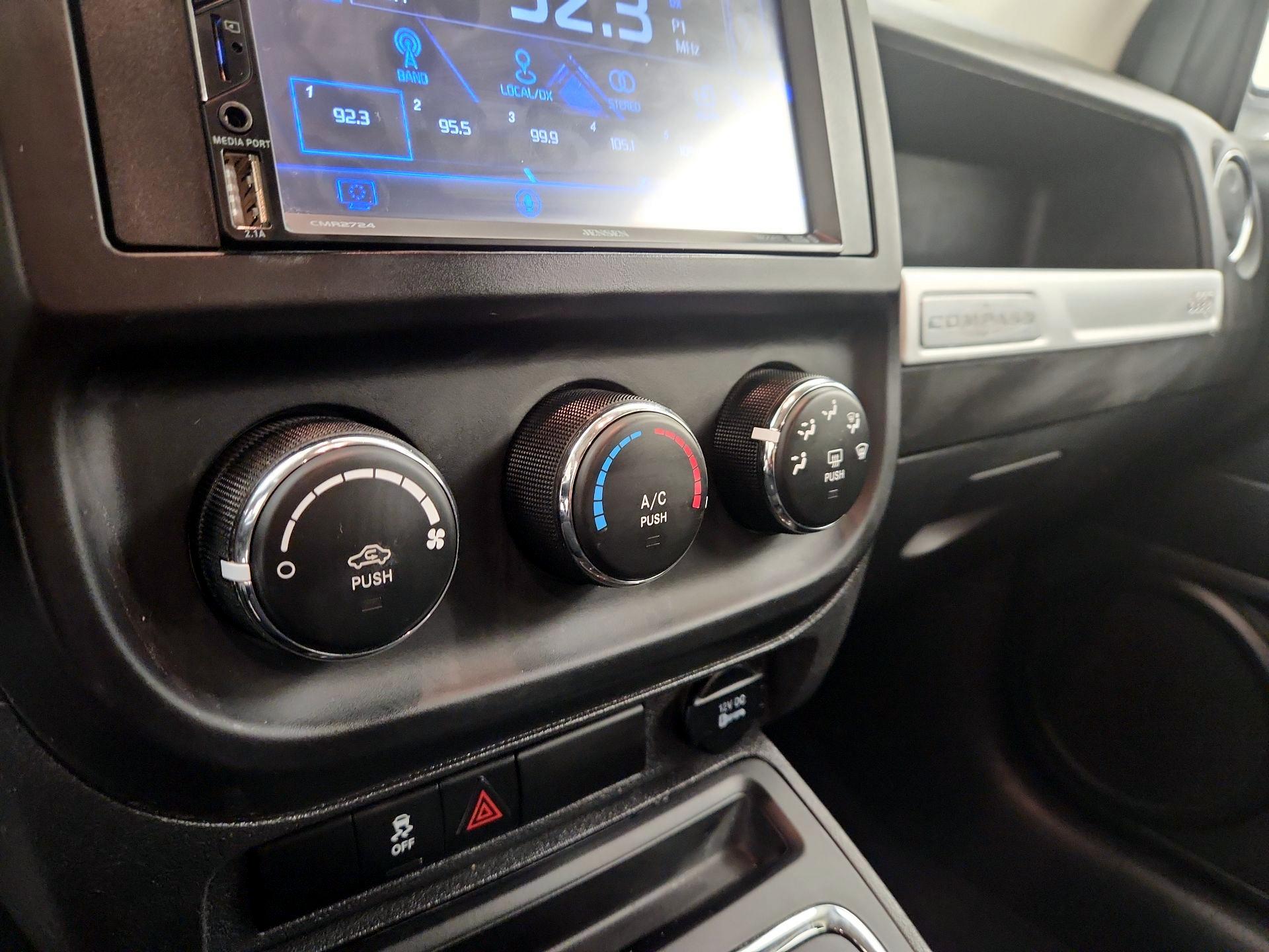 Thumbnail: 2015 Jeep Compass - 14