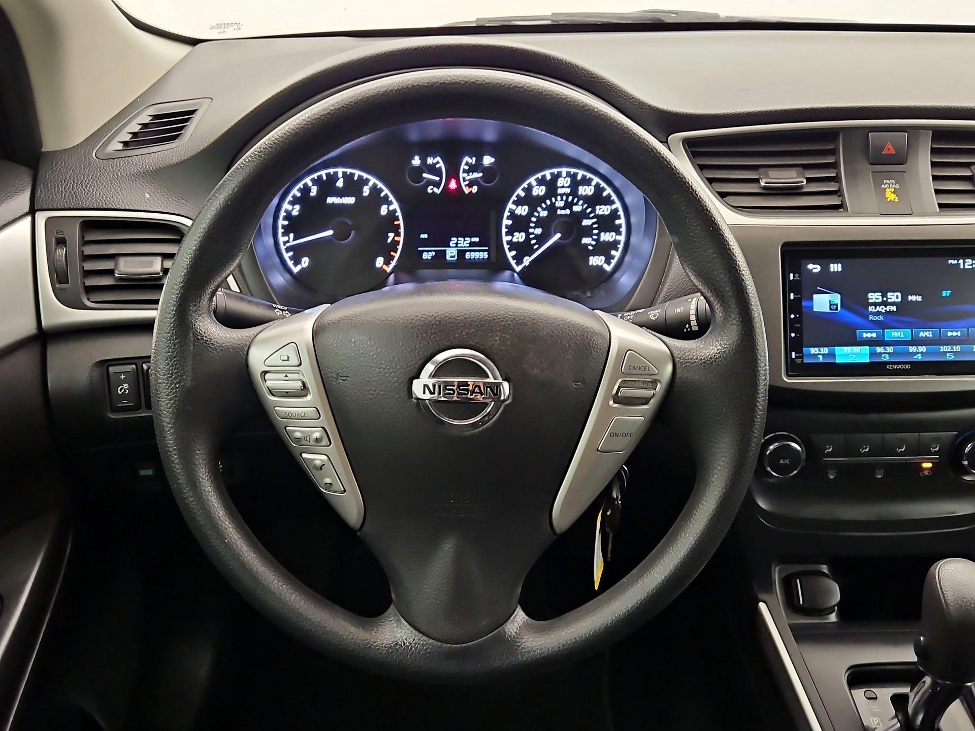 Thumbnail: 2017 Nissan Sentra - 10