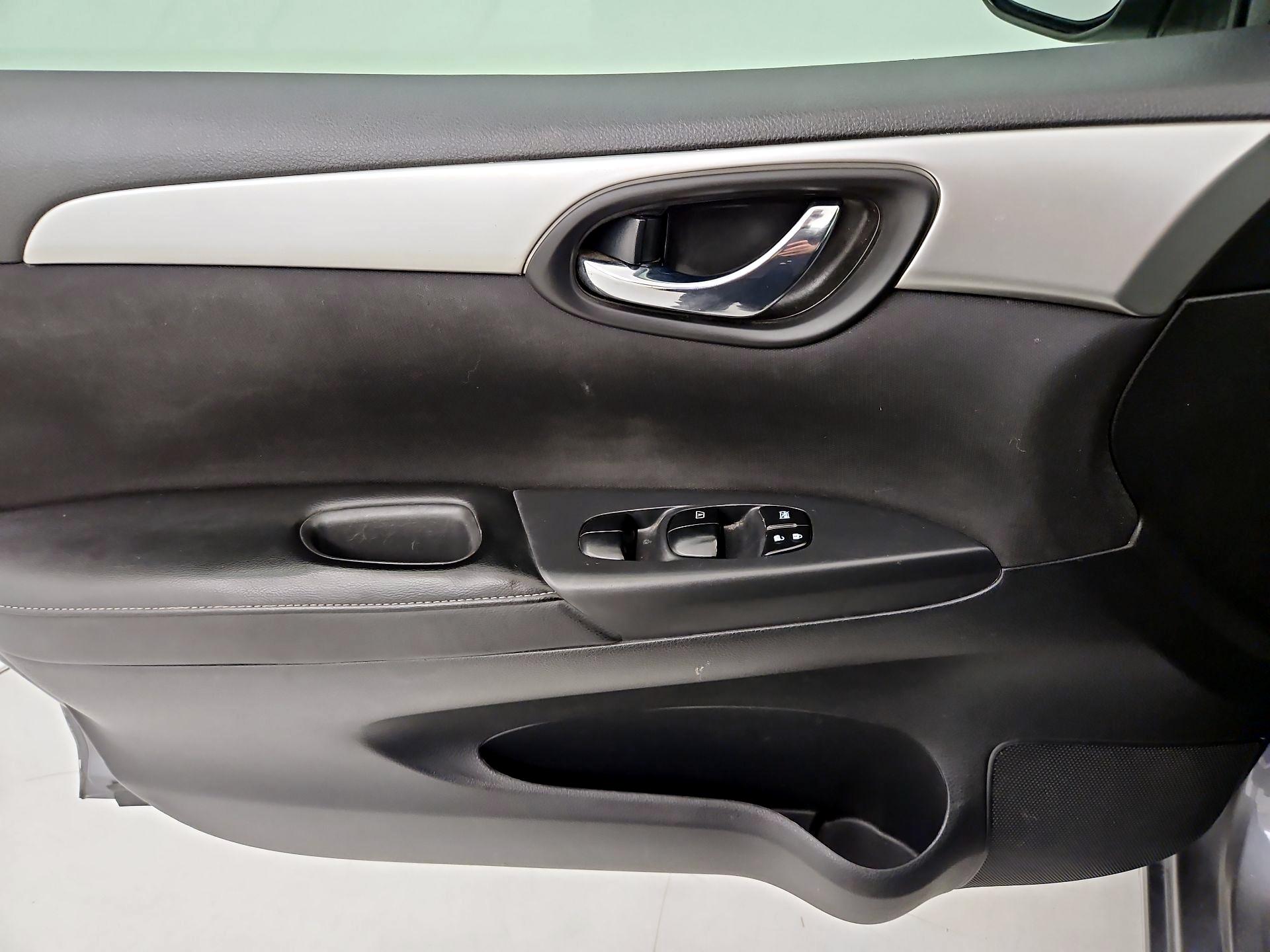 Thumbnail: 2017 Nissan Sentra - 12