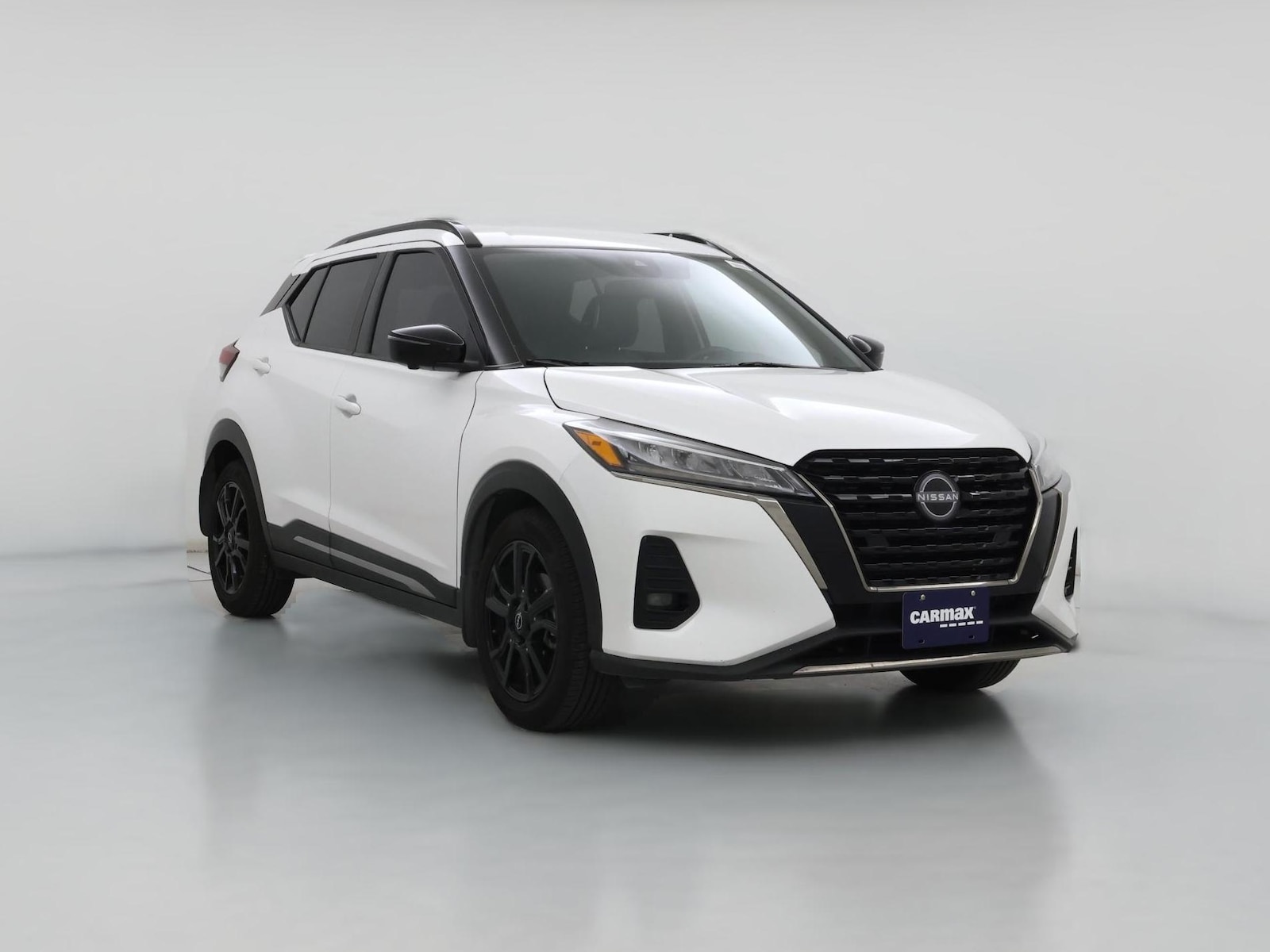 2022 Nissan Kicks SR