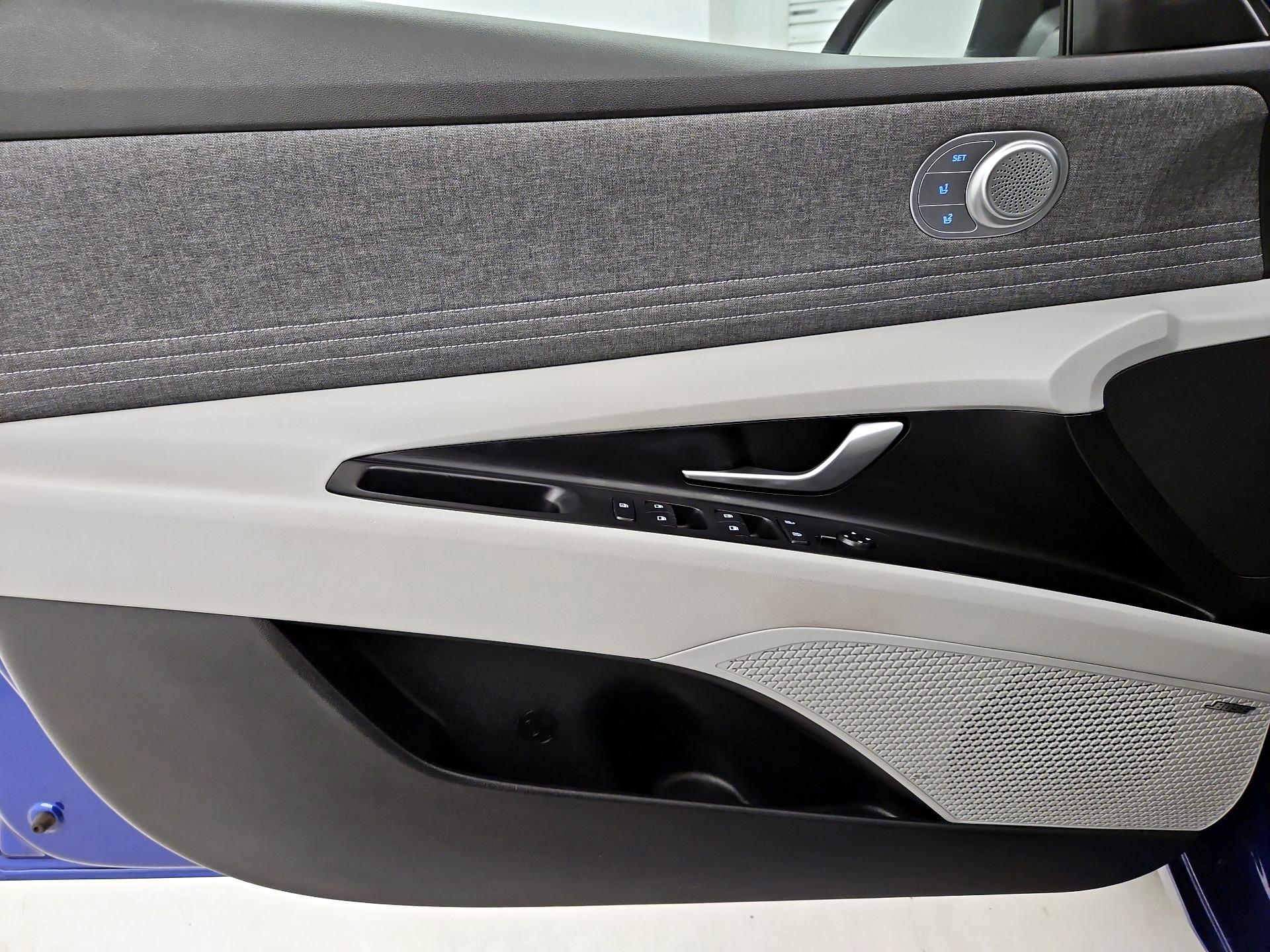 Thumbnail: 2023 Hyundai Elantra - 12