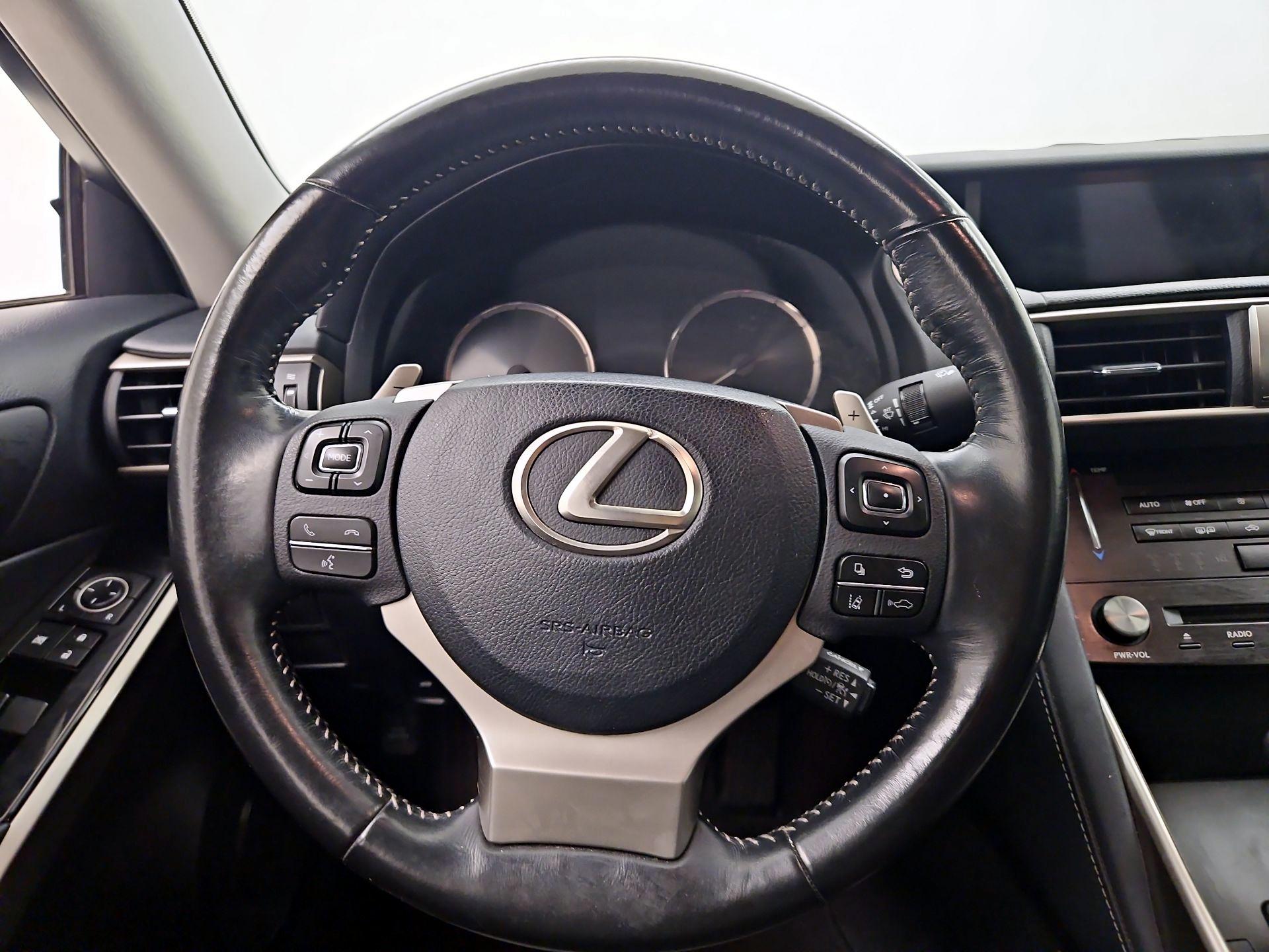 Thumbnail: 2018 Lexus IS - 10