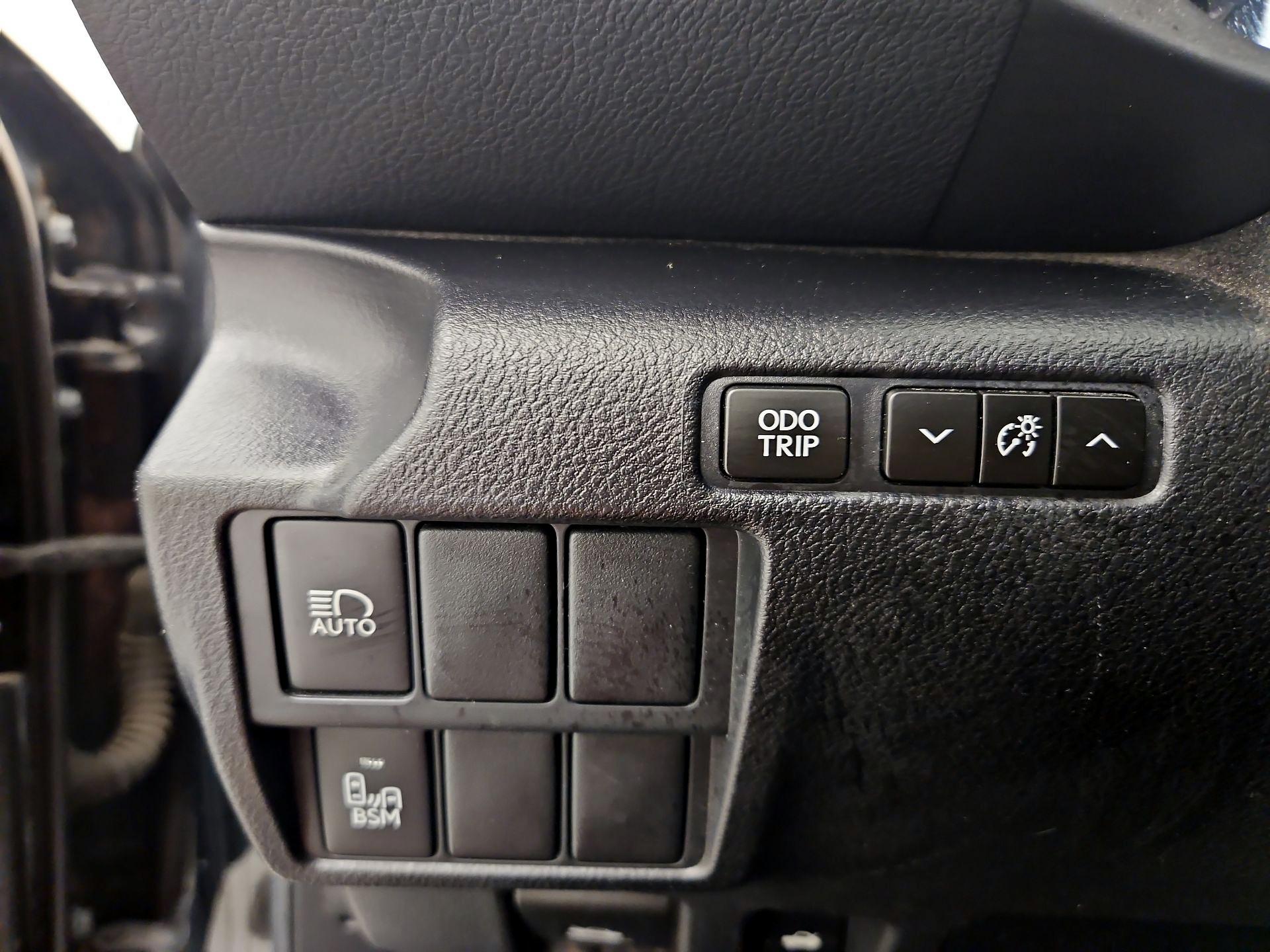 Thumbnail: 2018 Lexus IS - 13