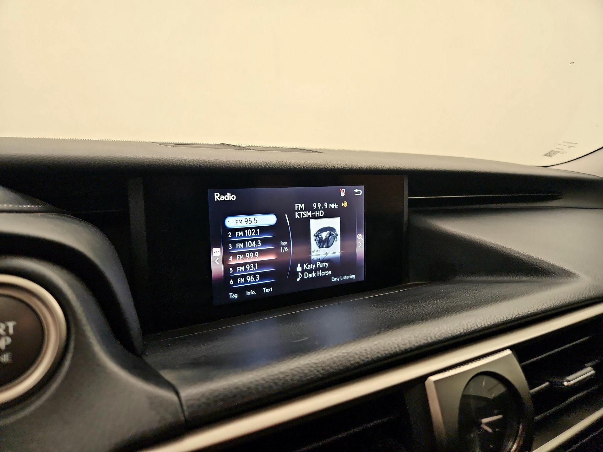 Thumbnail: 2018 Lexus IS - 15