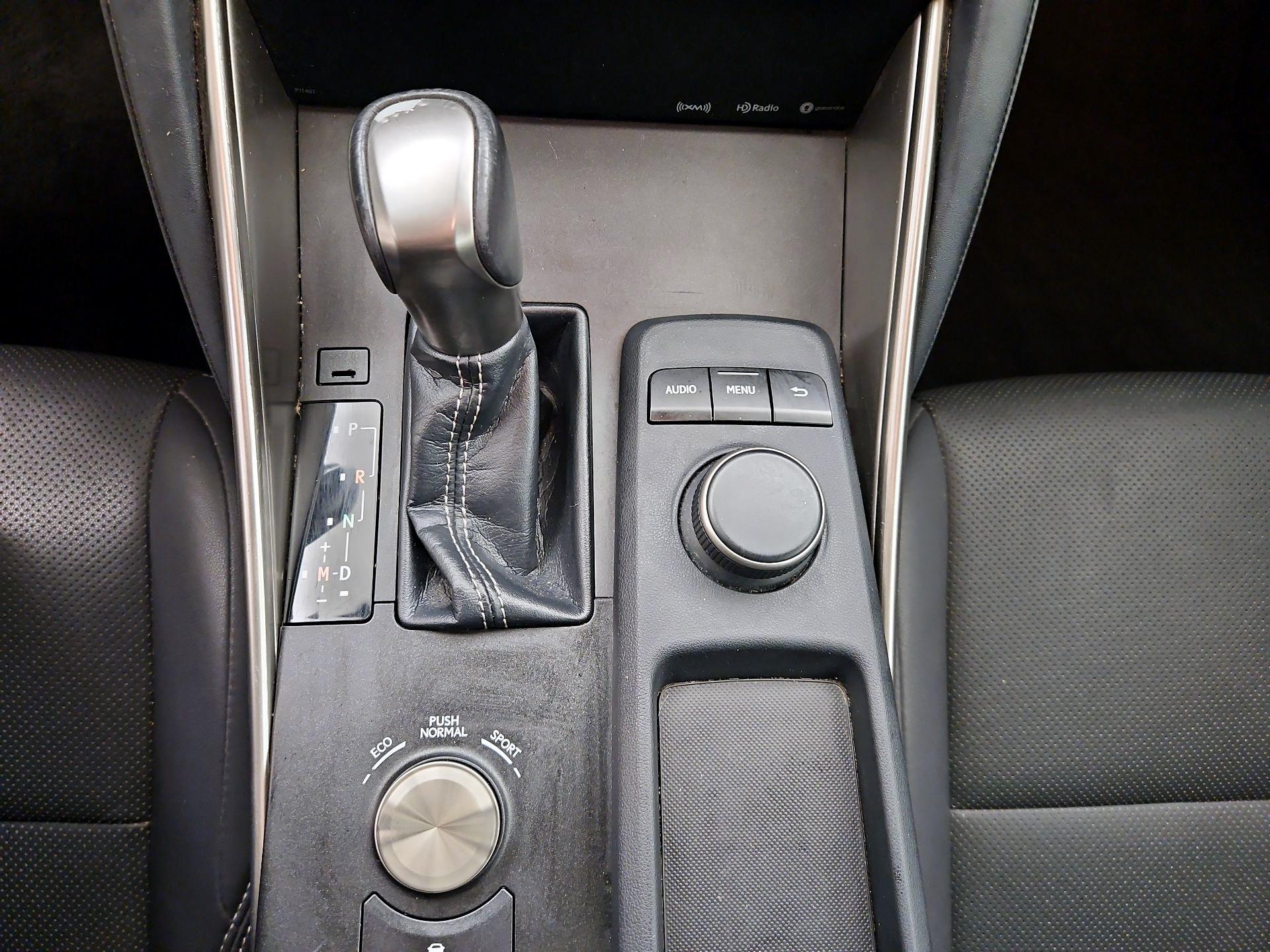 Thumbnail: 2018 Lexus IS - 17