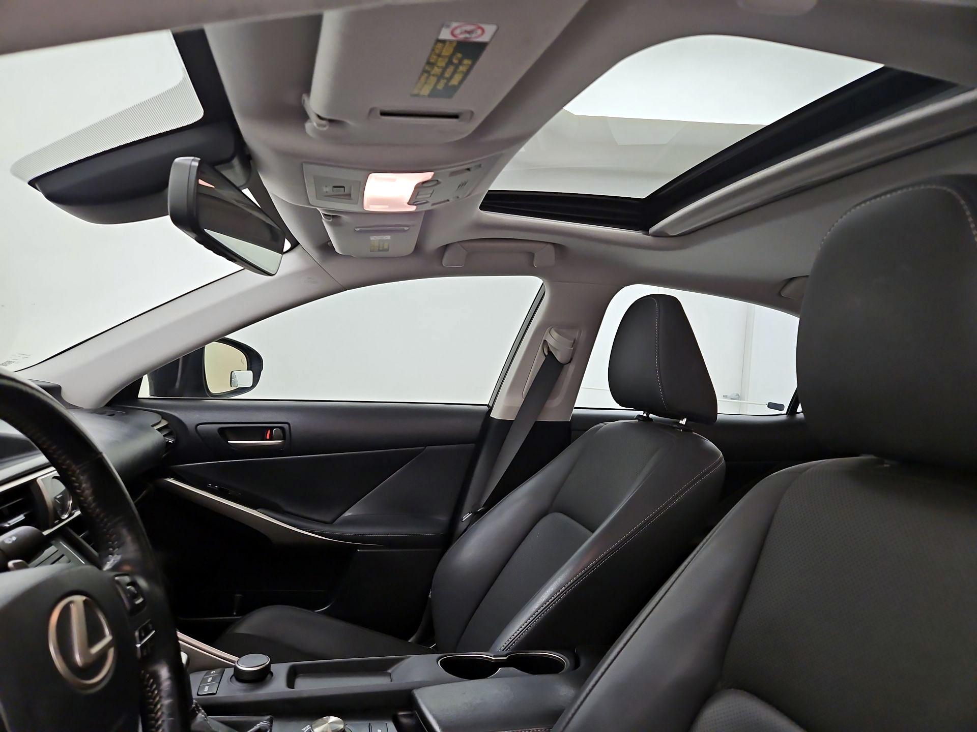 Thumbnail: 2018 Lexus IS - 18