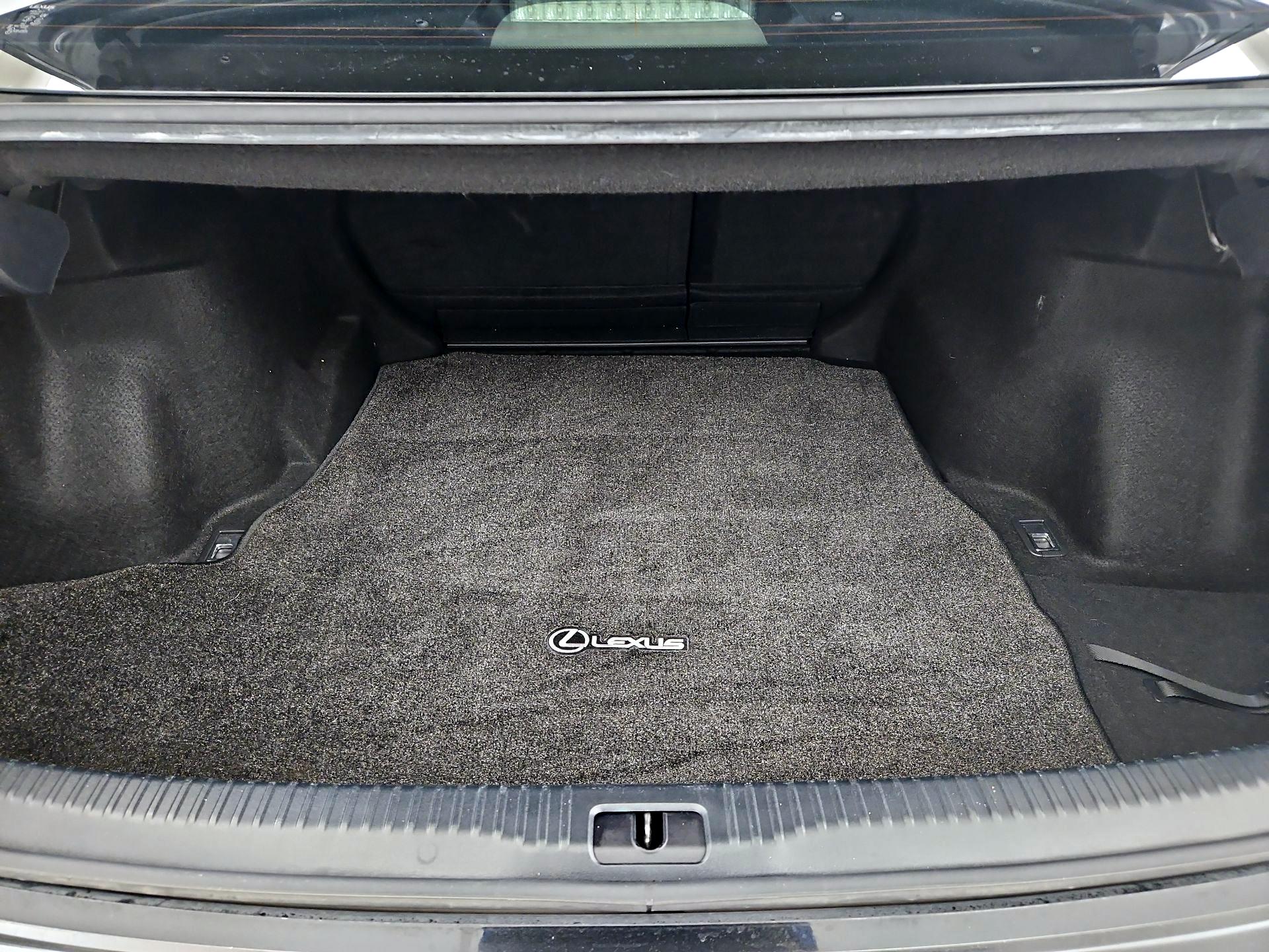 Thumbnail: 2018 Lexus IS - 20