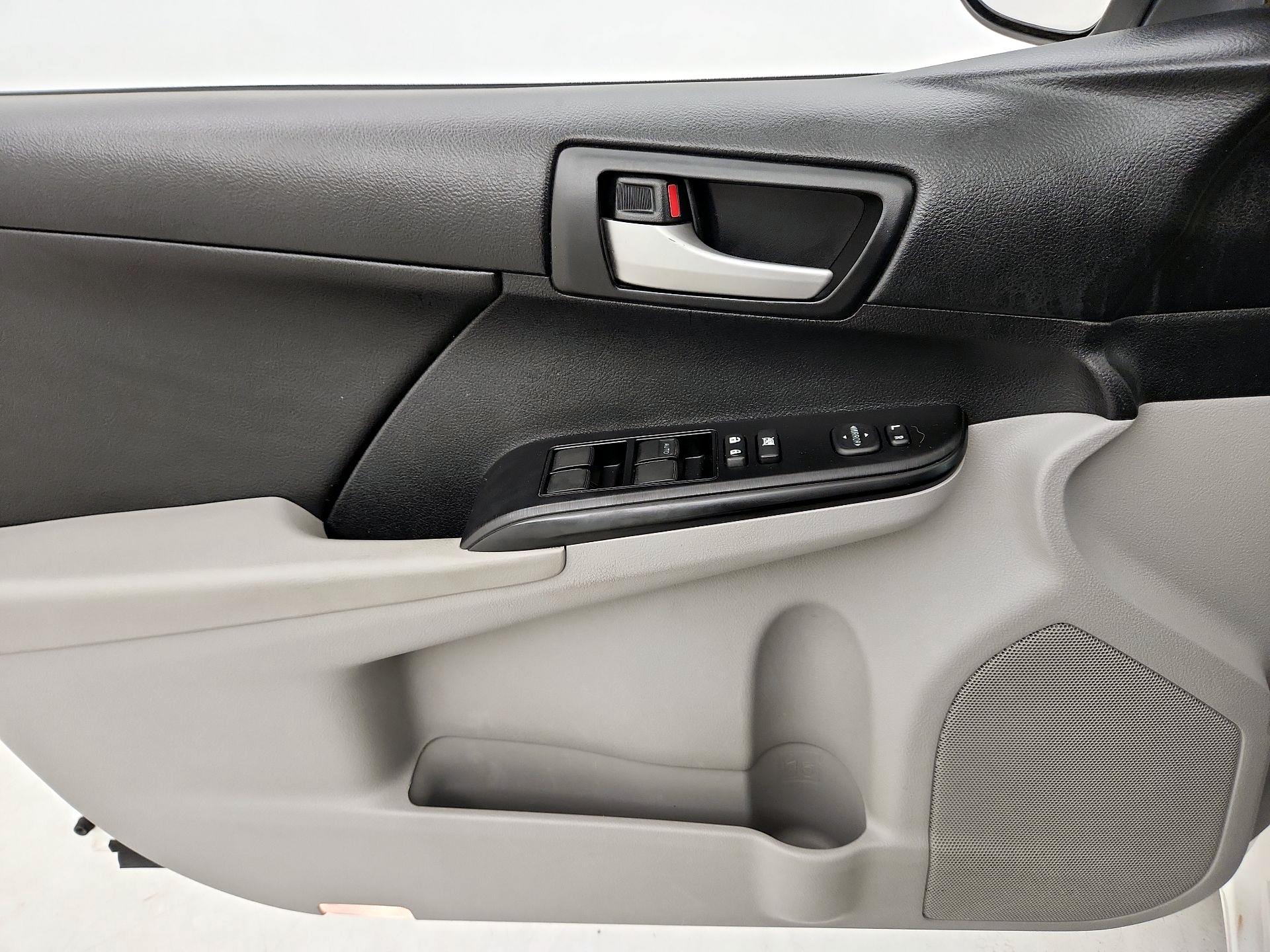 Thumbnail: 2014 Toyota Camry - 12