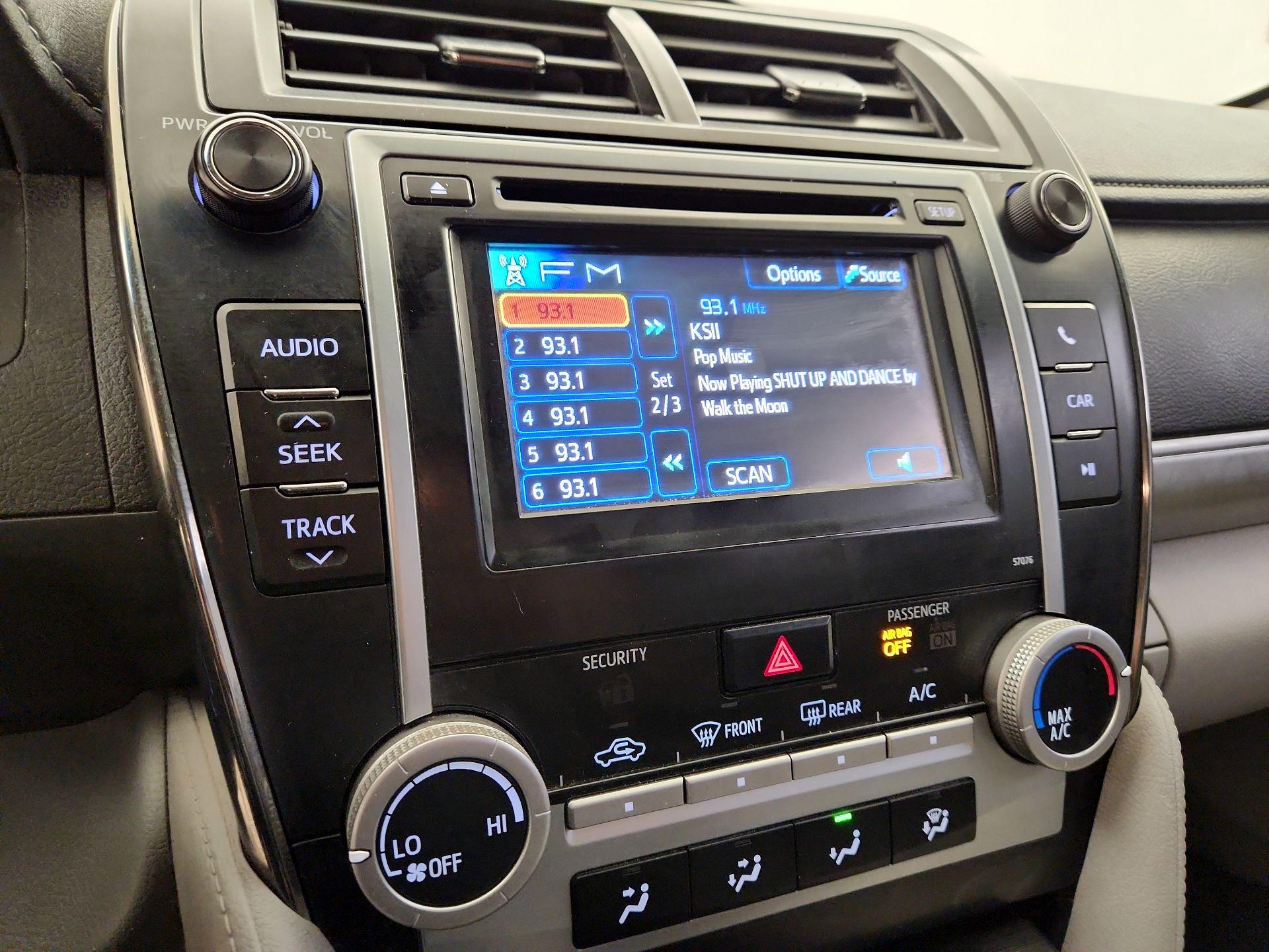 Thumbnail: 2014 Toyota Camry - 14