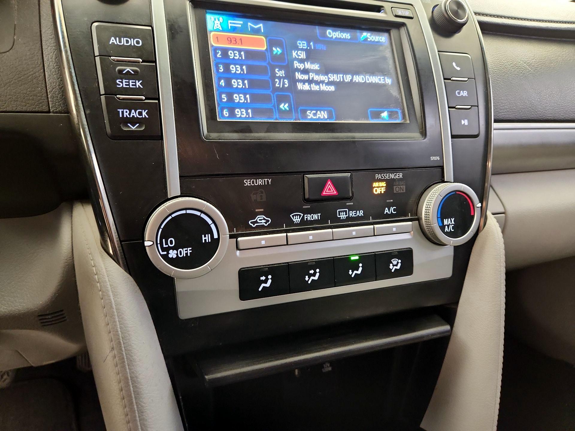 Thumbnail: 2014 Toyota Camry - 15