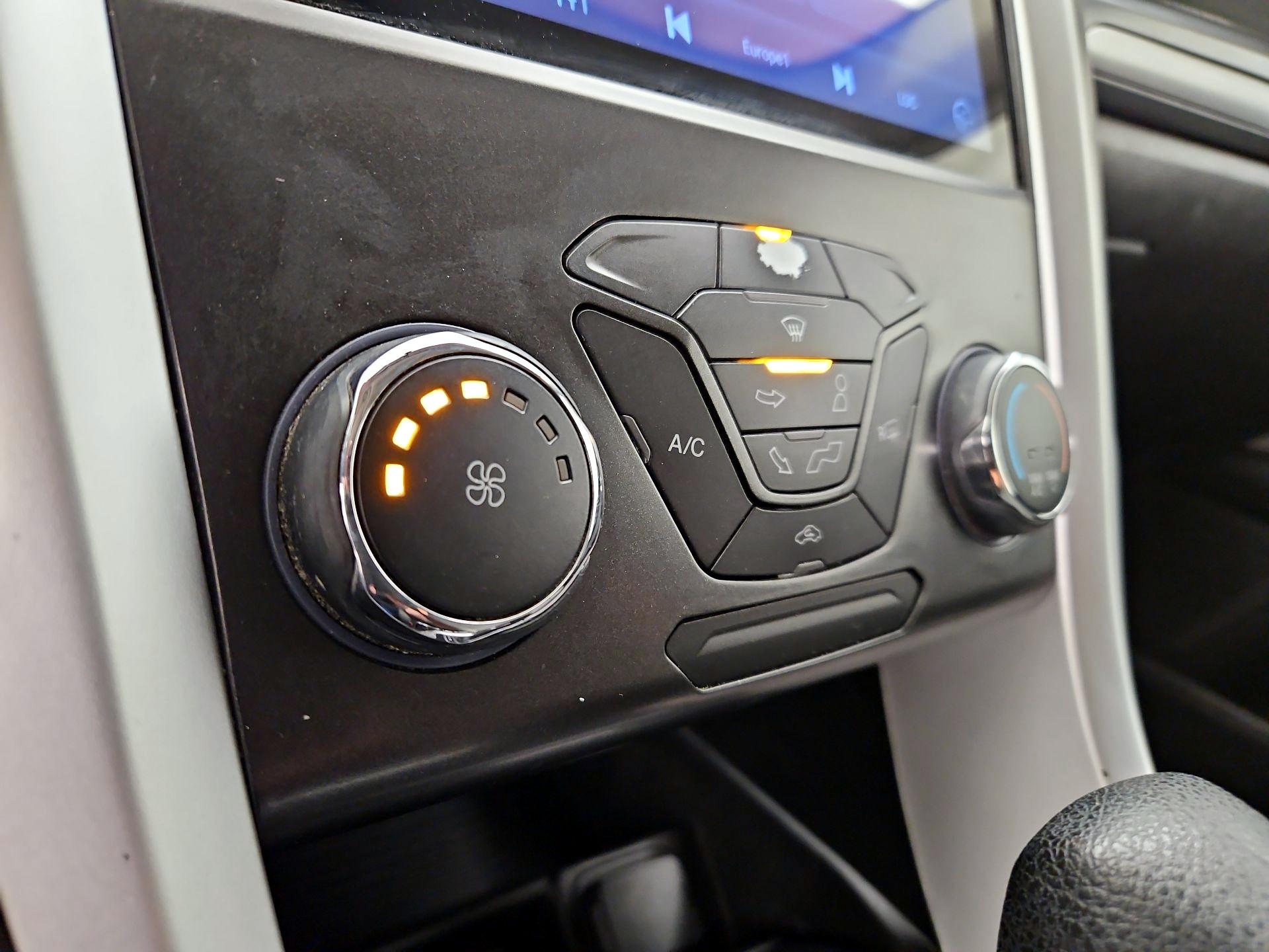 Thumbnail: 2016 Ford Fusion - 16