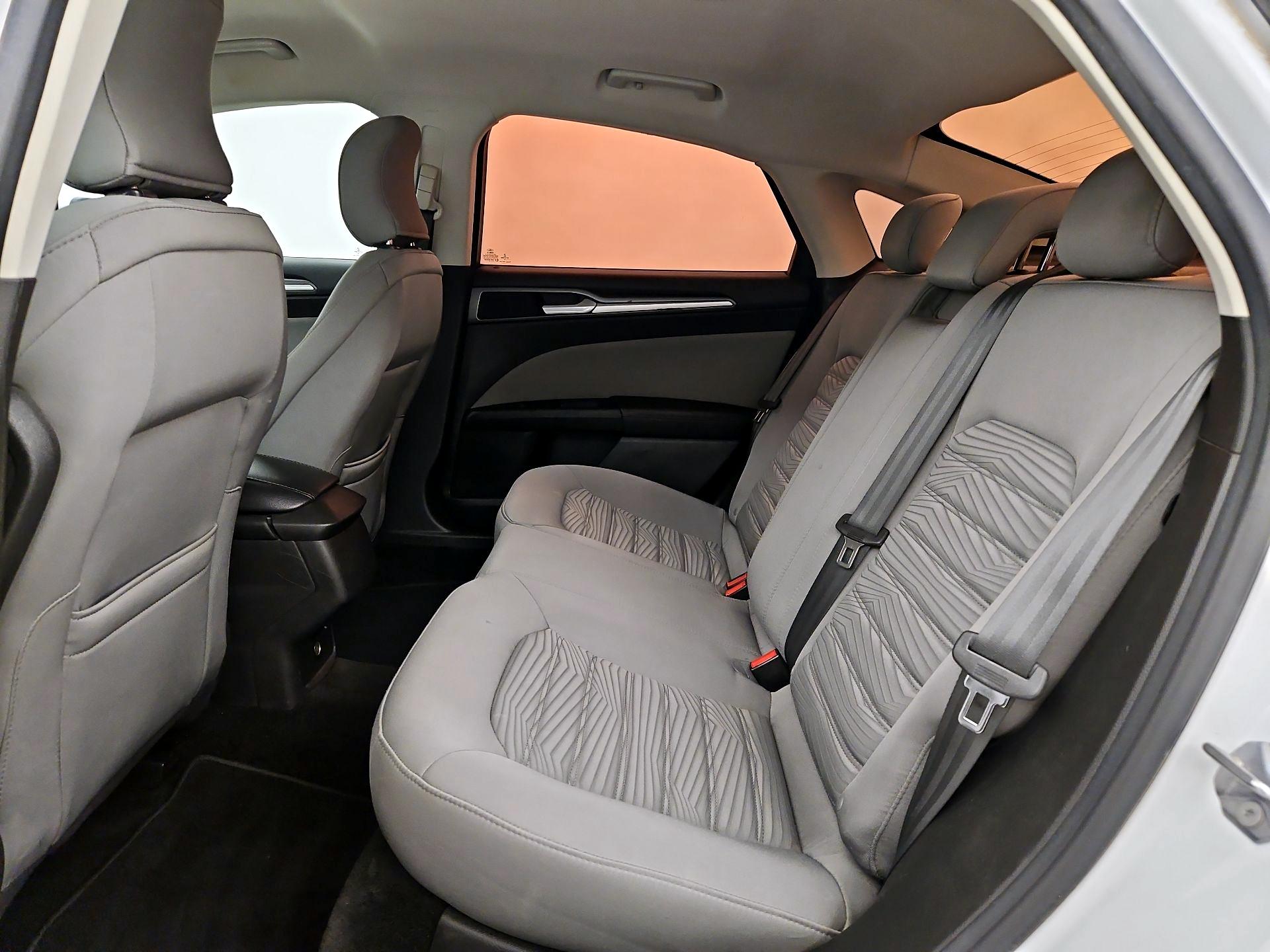 Thumbnail: 2016 Ford Fusion - 19